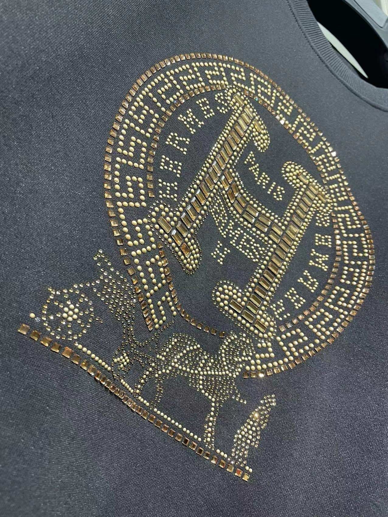Sweatshirt mit Perlen