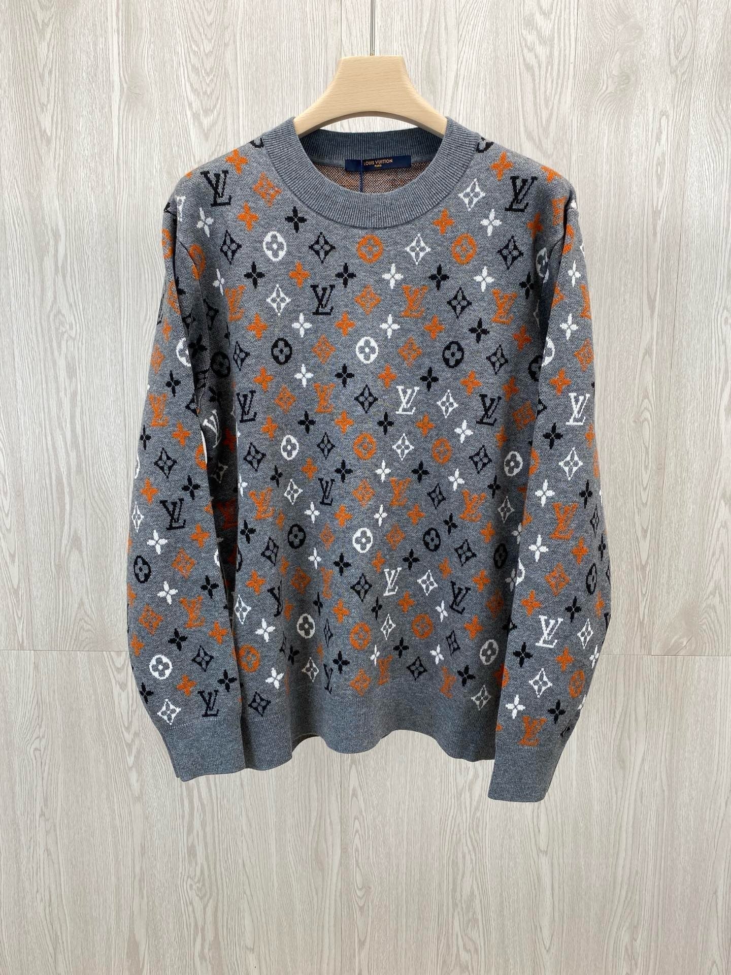 Jacquard monogramme floral classique et ancien, déchiré ! Pull style couple