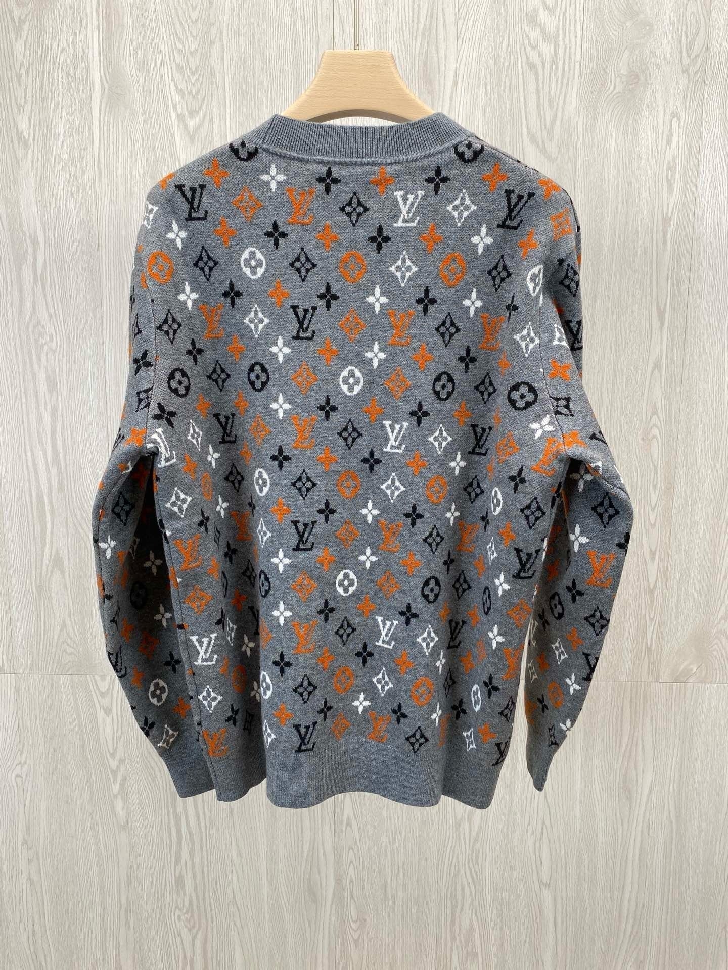 Jacquard monogramme floral classique et ancien, déchiré ! Pull style couple
