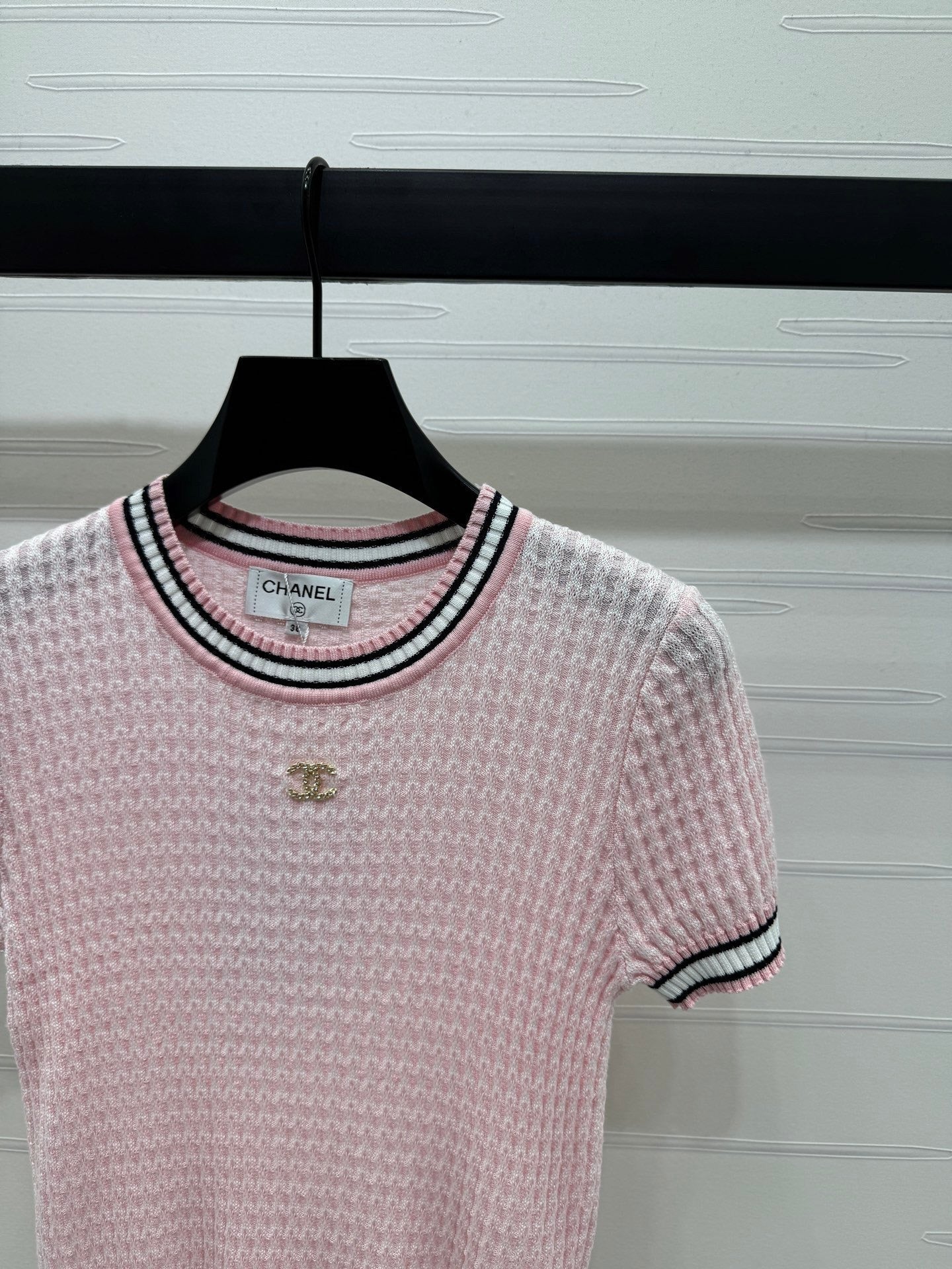 Round neck slim fit knit short sleeves