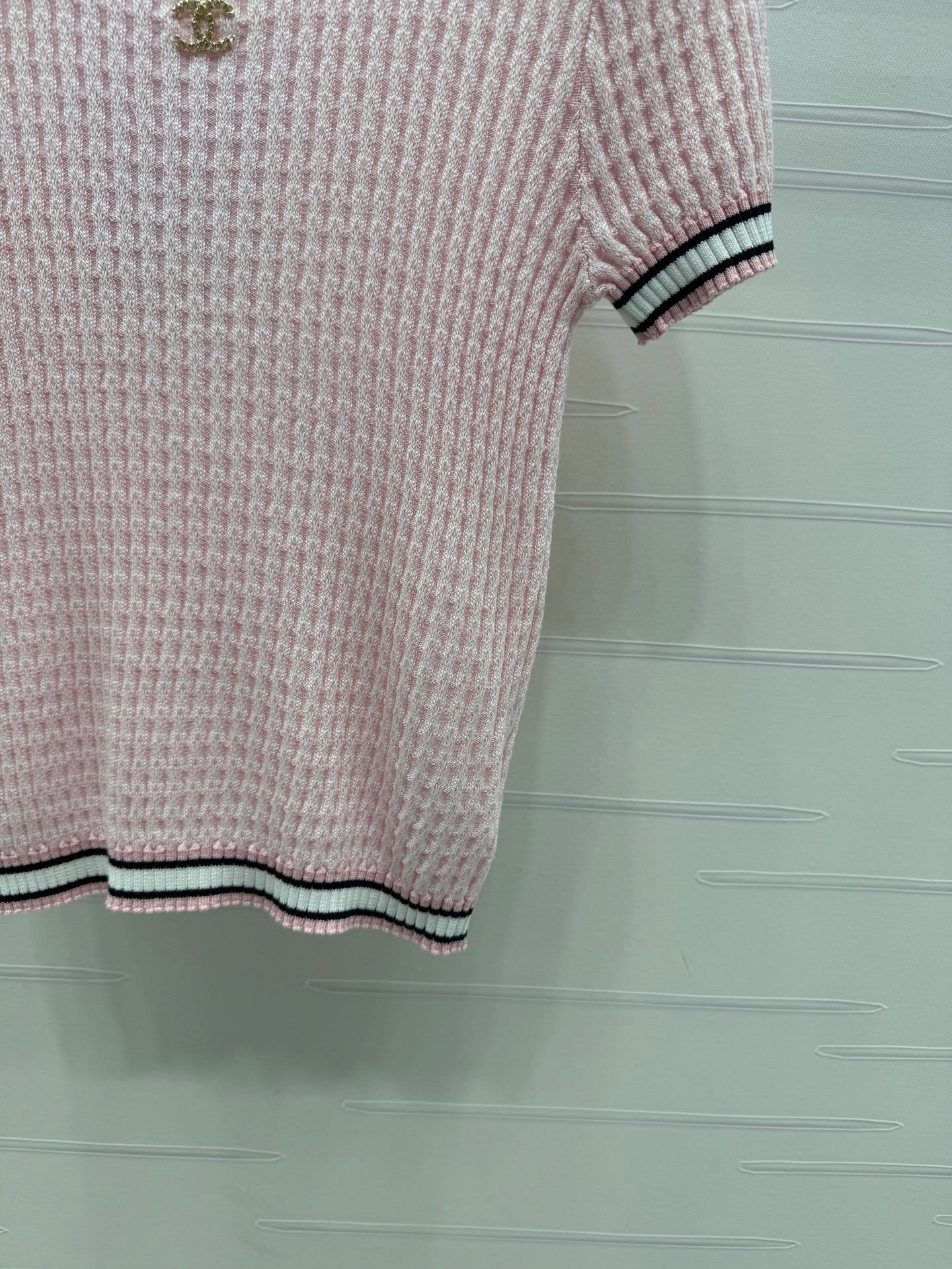 Round neck slim fit knit short sleeves