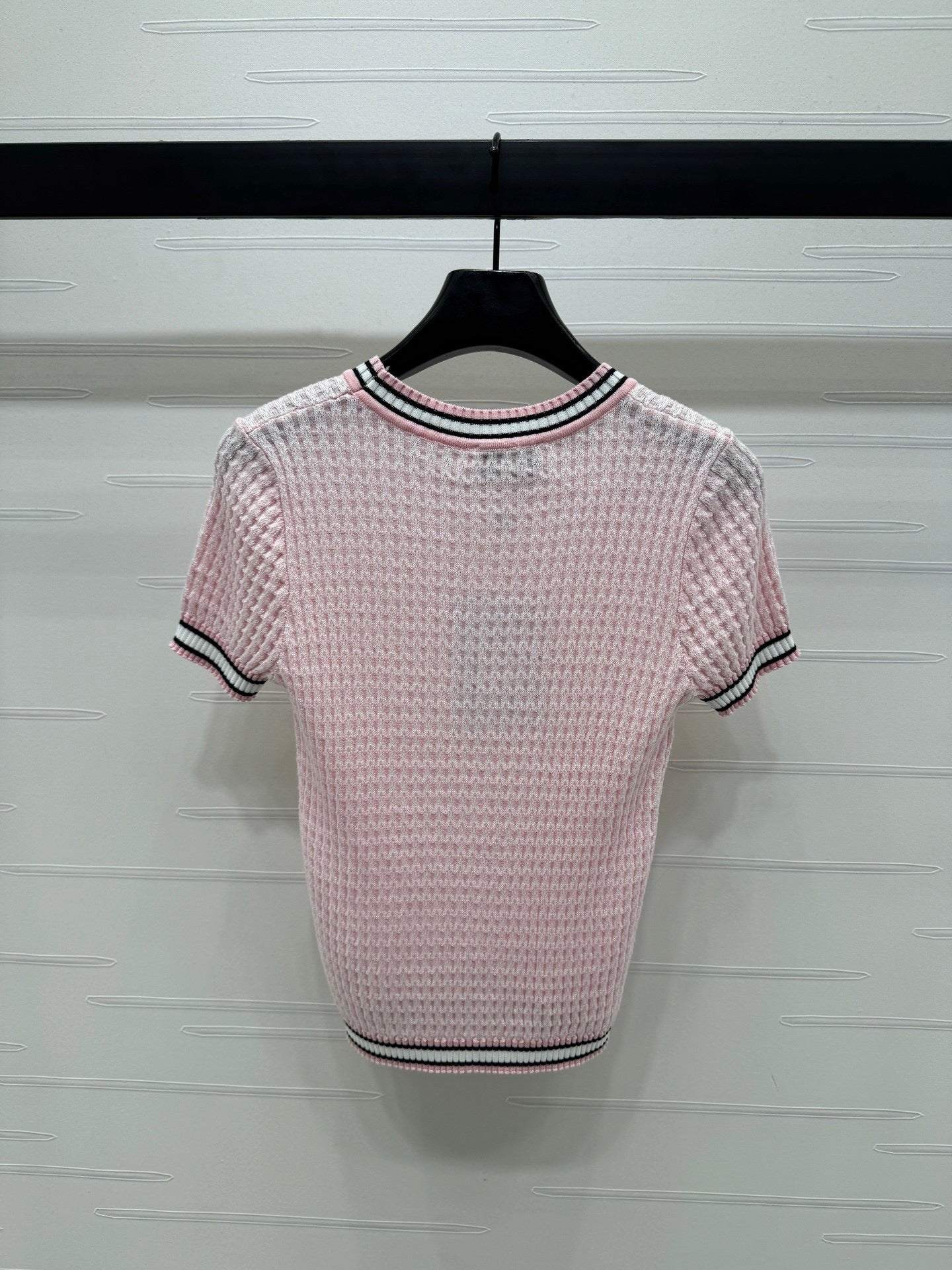 Round neck slim fit knit short sleeves