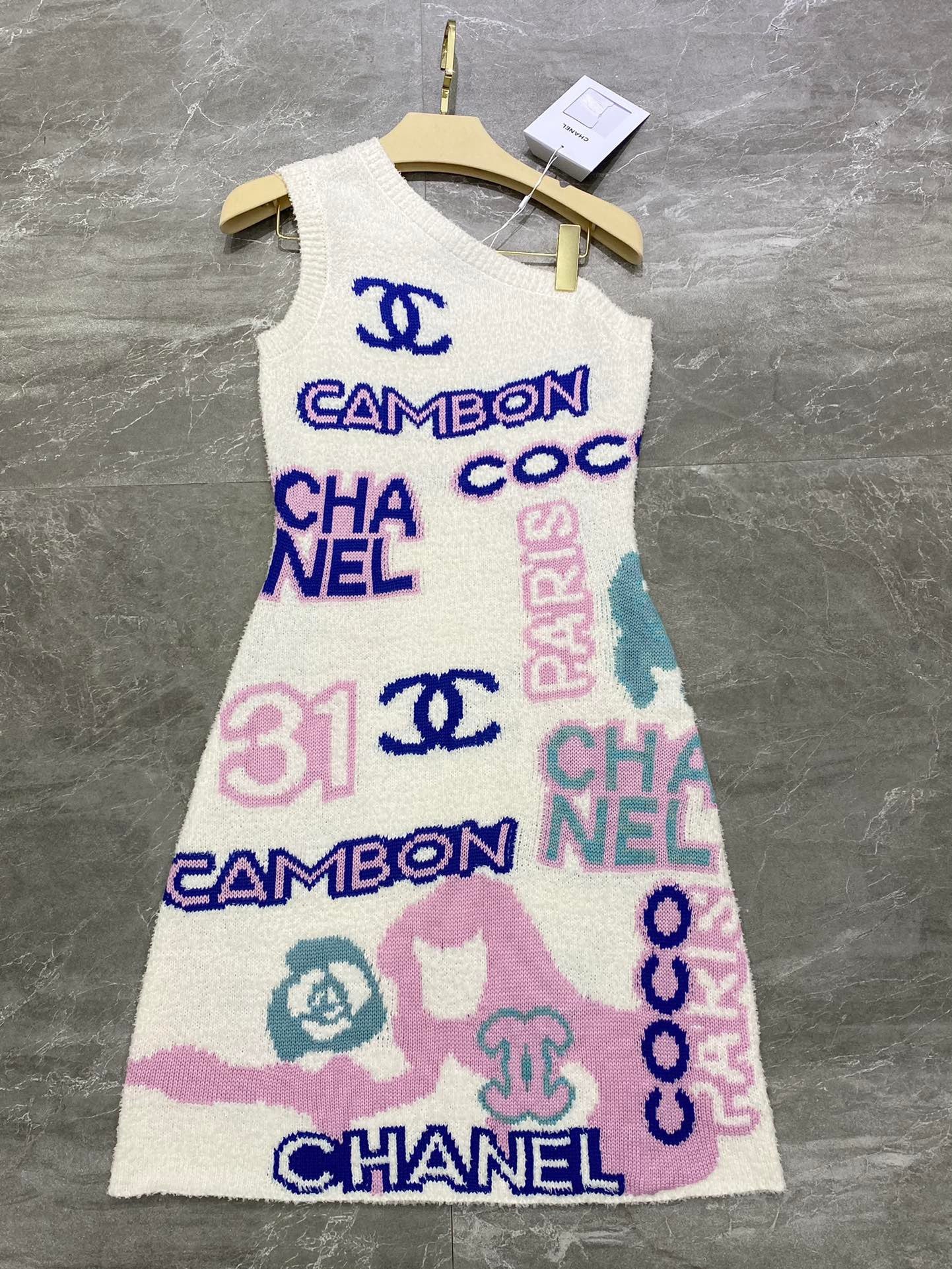 Colorful yarn logo jacquard off-shoulder vest dress