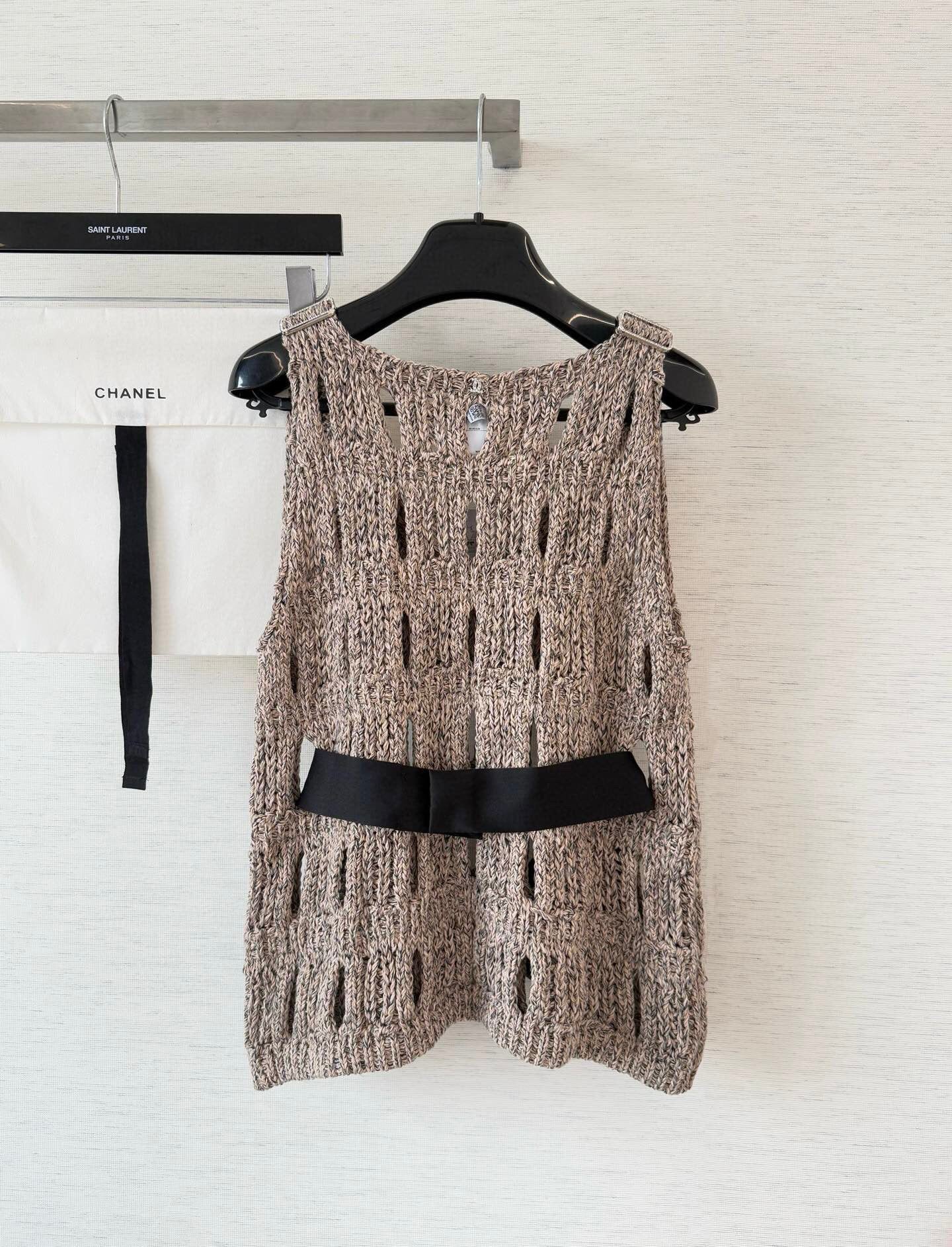 Nouvelle camisole teinte sur mesure de la série Butterfly