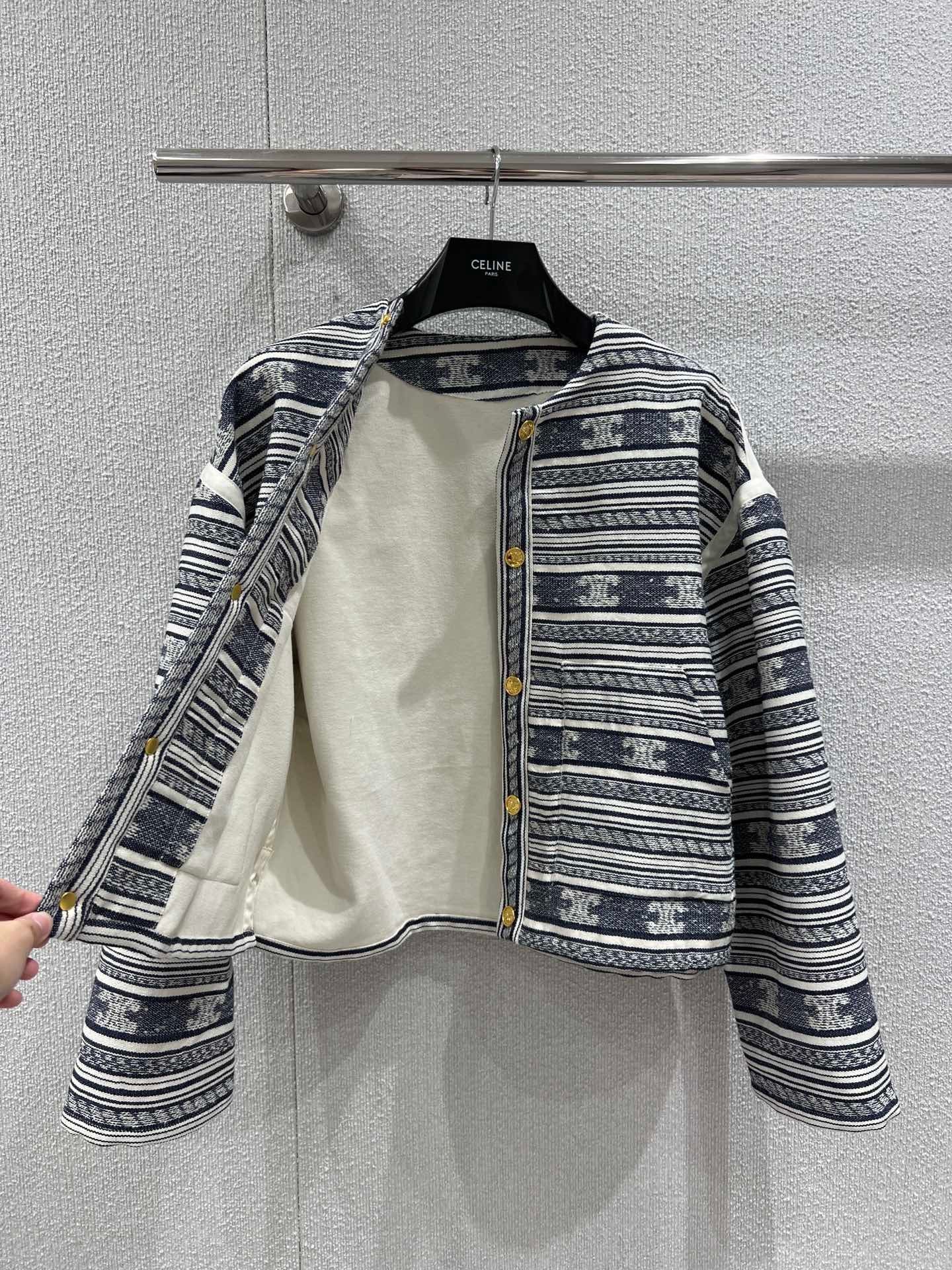 25Fw Frühherbst neue gestreifte Logo-Jacquard-Einreiherjacke mit rundem Kragen