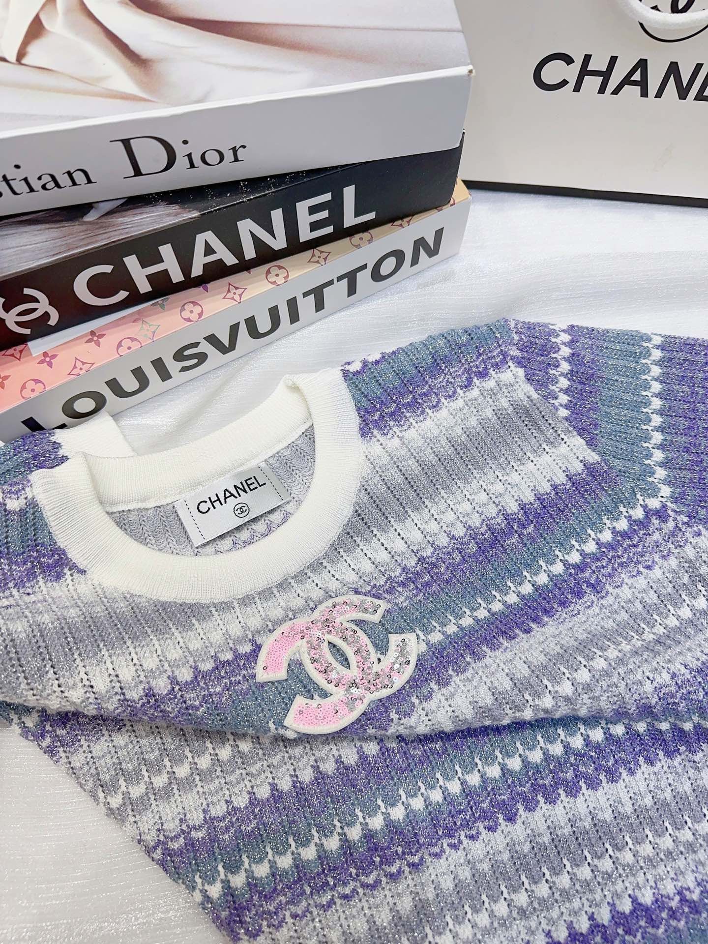 Chest sequined double C short sleeves