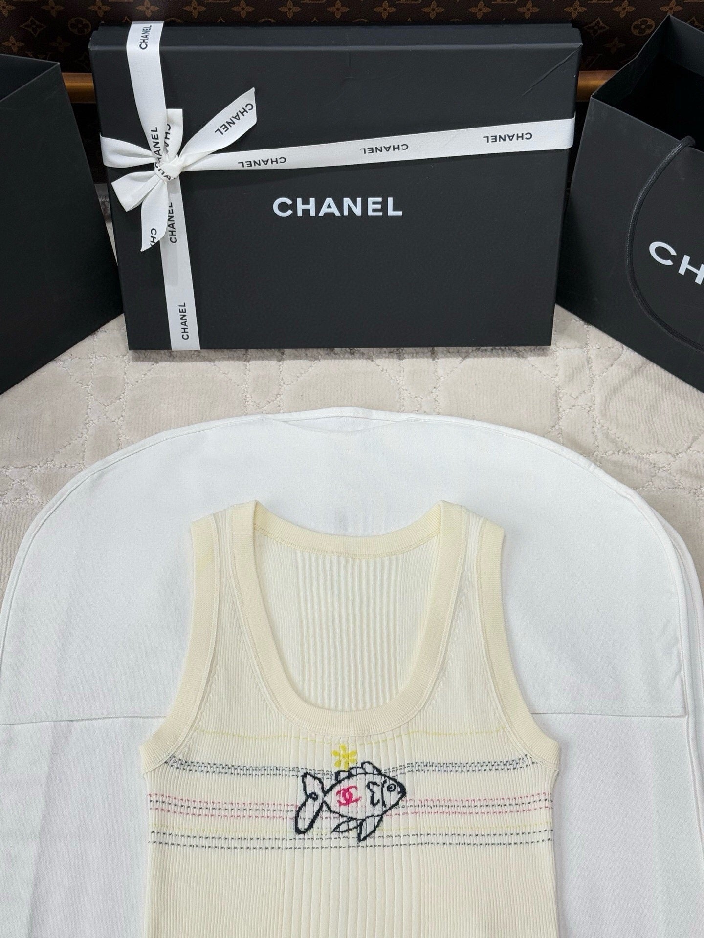 25P Fish knitted vest camisole