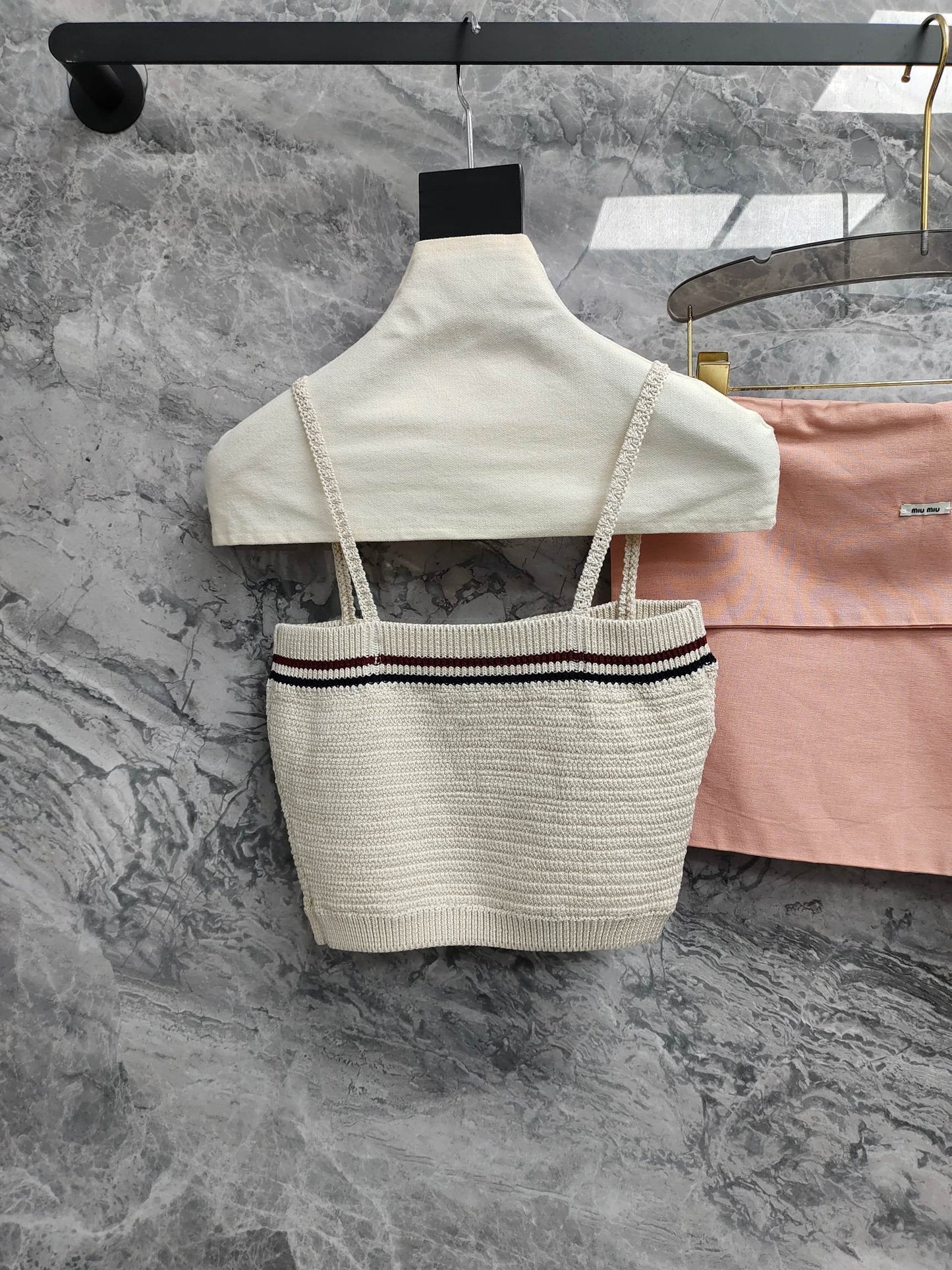 Ensemble caraco et mini-jupe en tricot sport-chic
