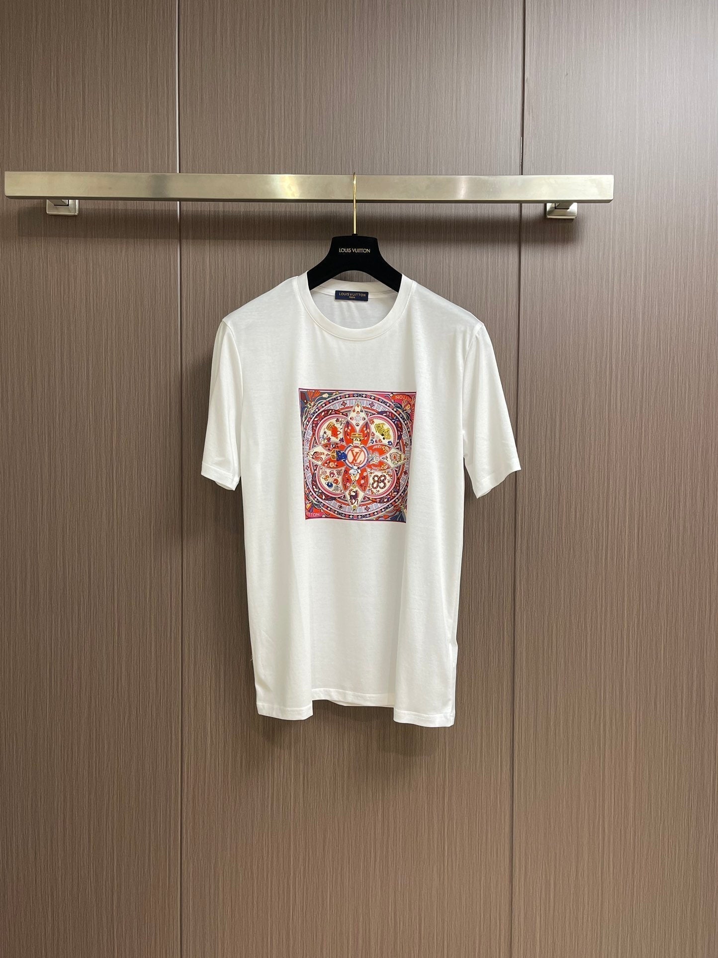 🔥 🔥24FW NEU L Sanhua T-Shirt mit ikonischem Designelement