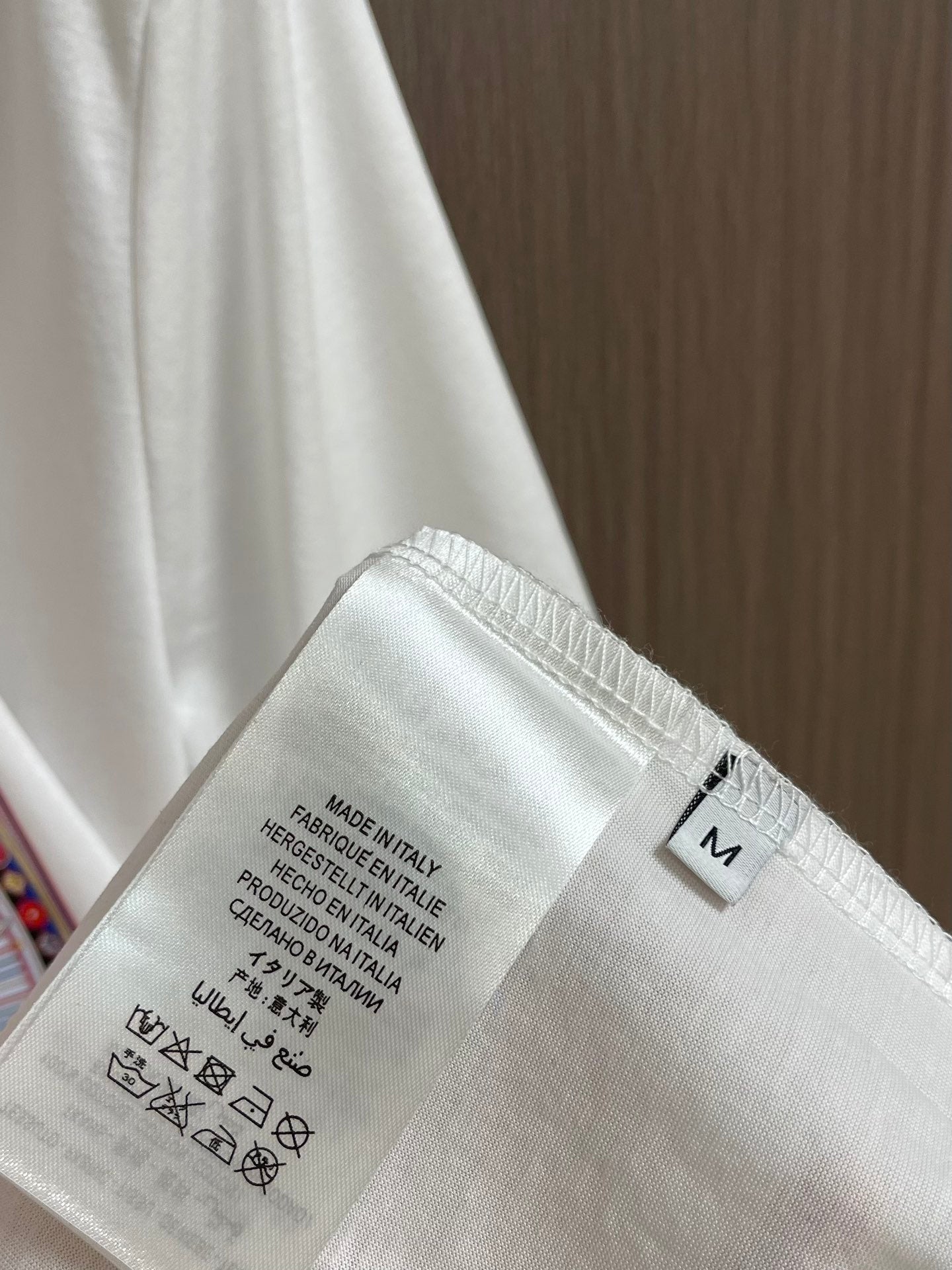 🔥 🔥24FW NEU L Sanhua T-Shirt mit ikonischem Designelement