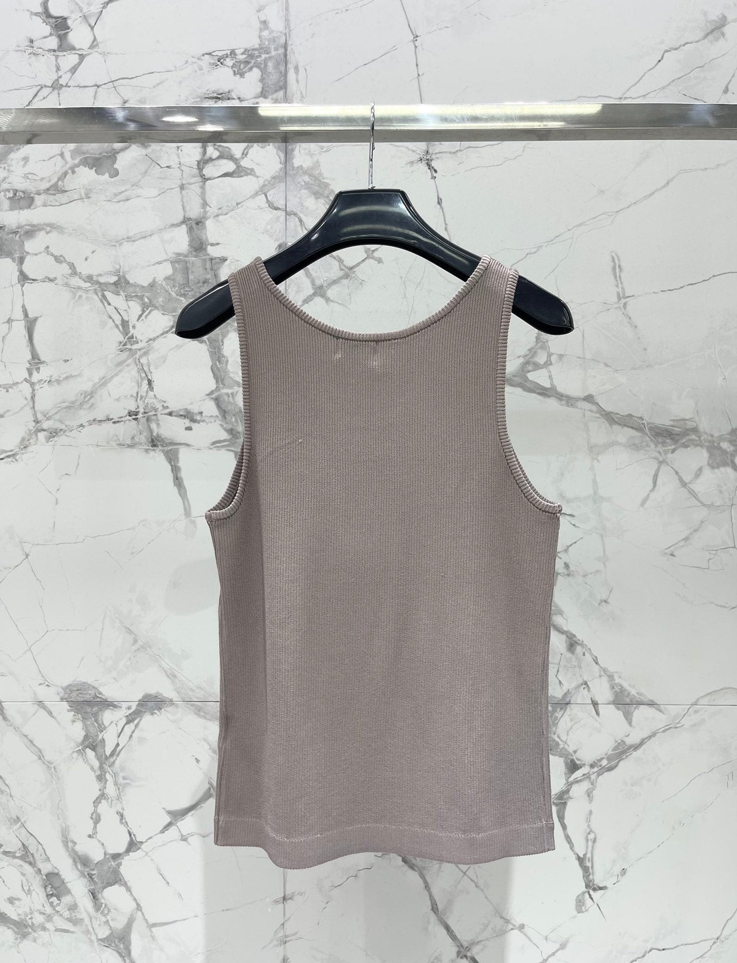 Gilet tricoté une pièce sans couture à col en U