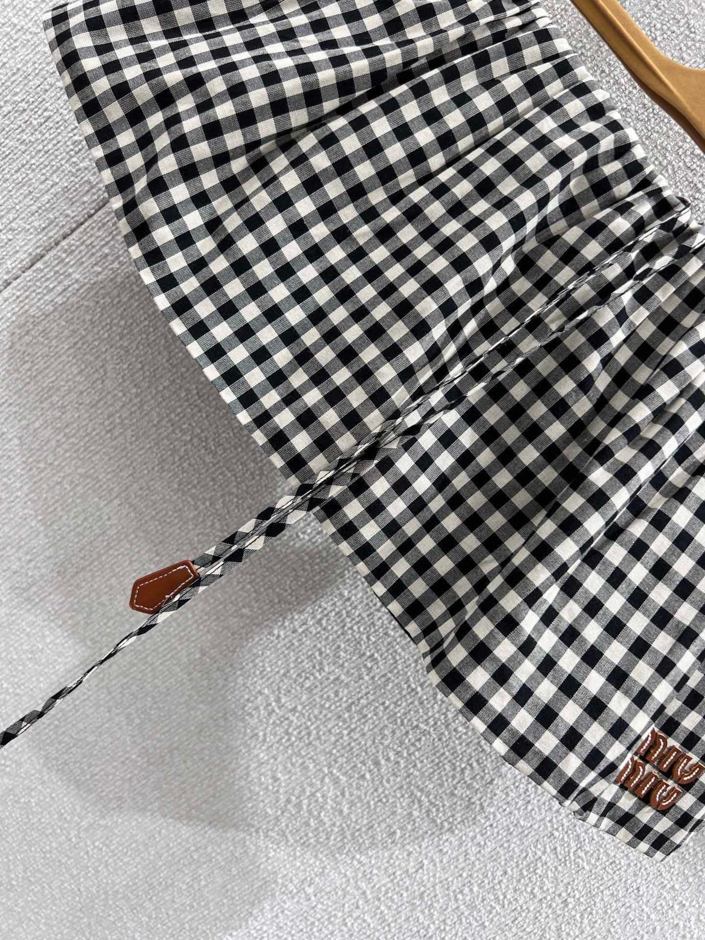 Mini-jupe vichy noire et blanche