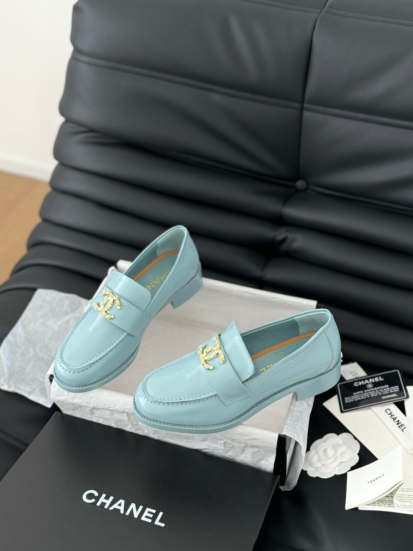 Mocassins Mary Jane à boucle double C 24S neufs 