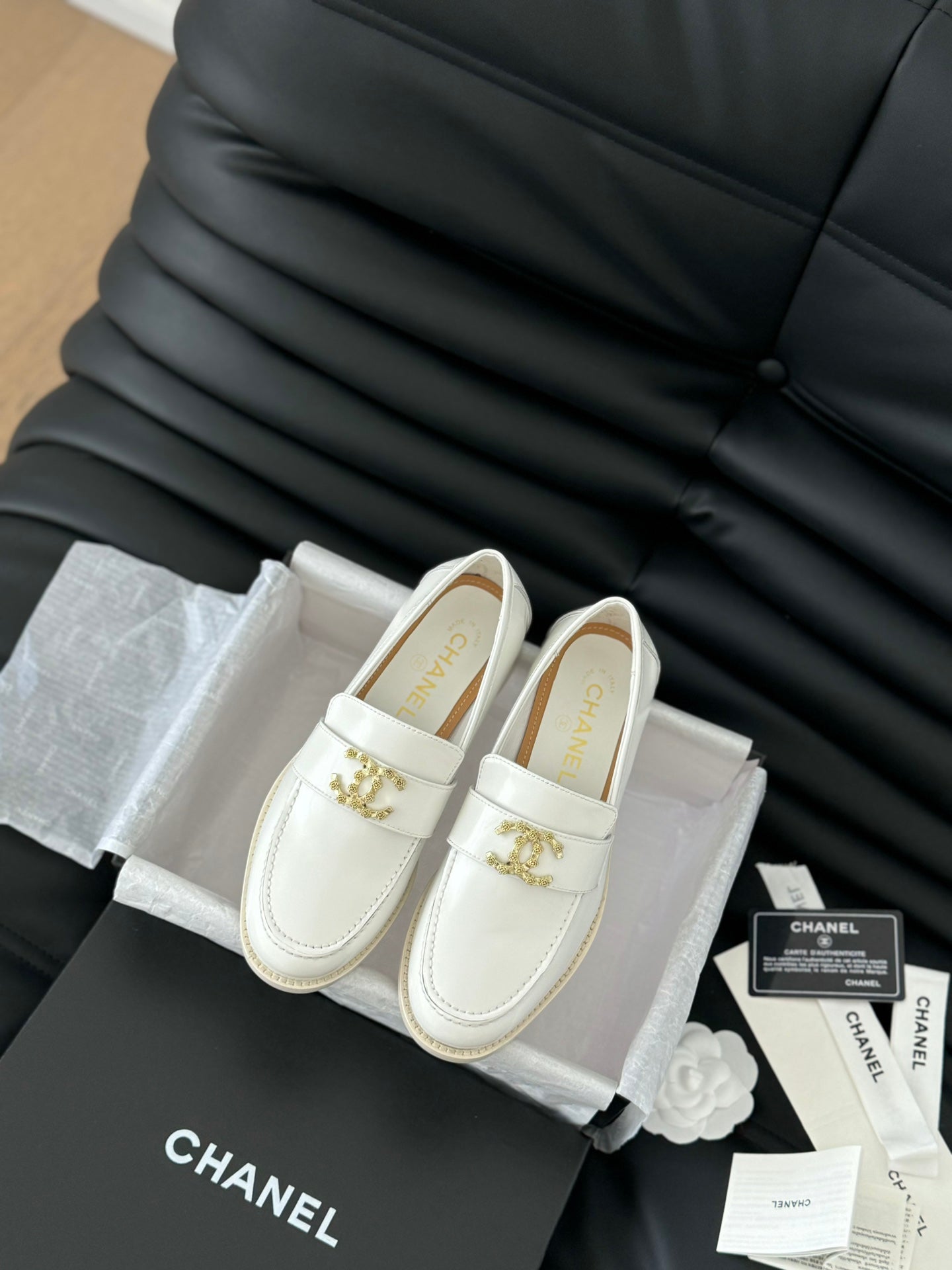 Mocassins Mary Jane à boucle double C 24S neufs 