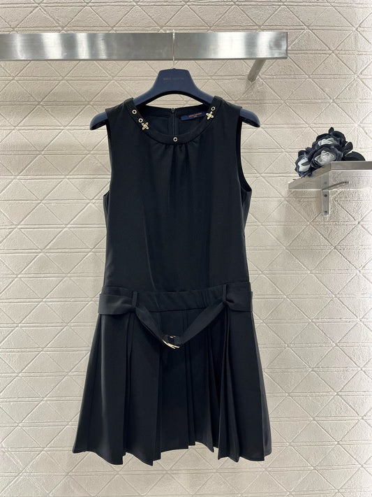 Robe plissée à ceinture