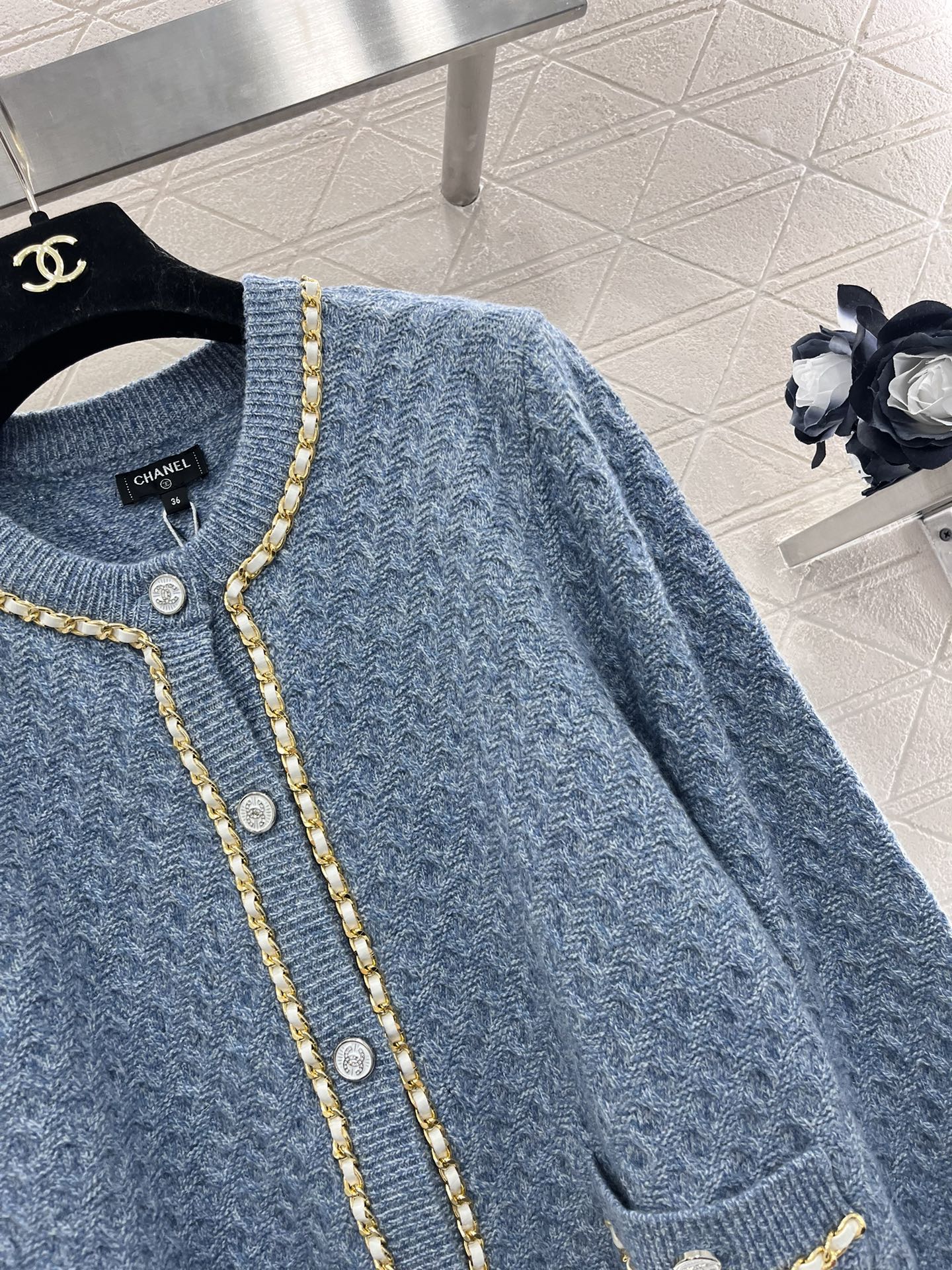 Cardigan en maille à col en V et chaîne
