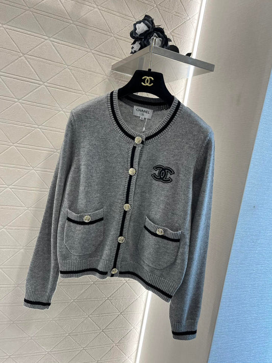 Cardigan en tricot rayé