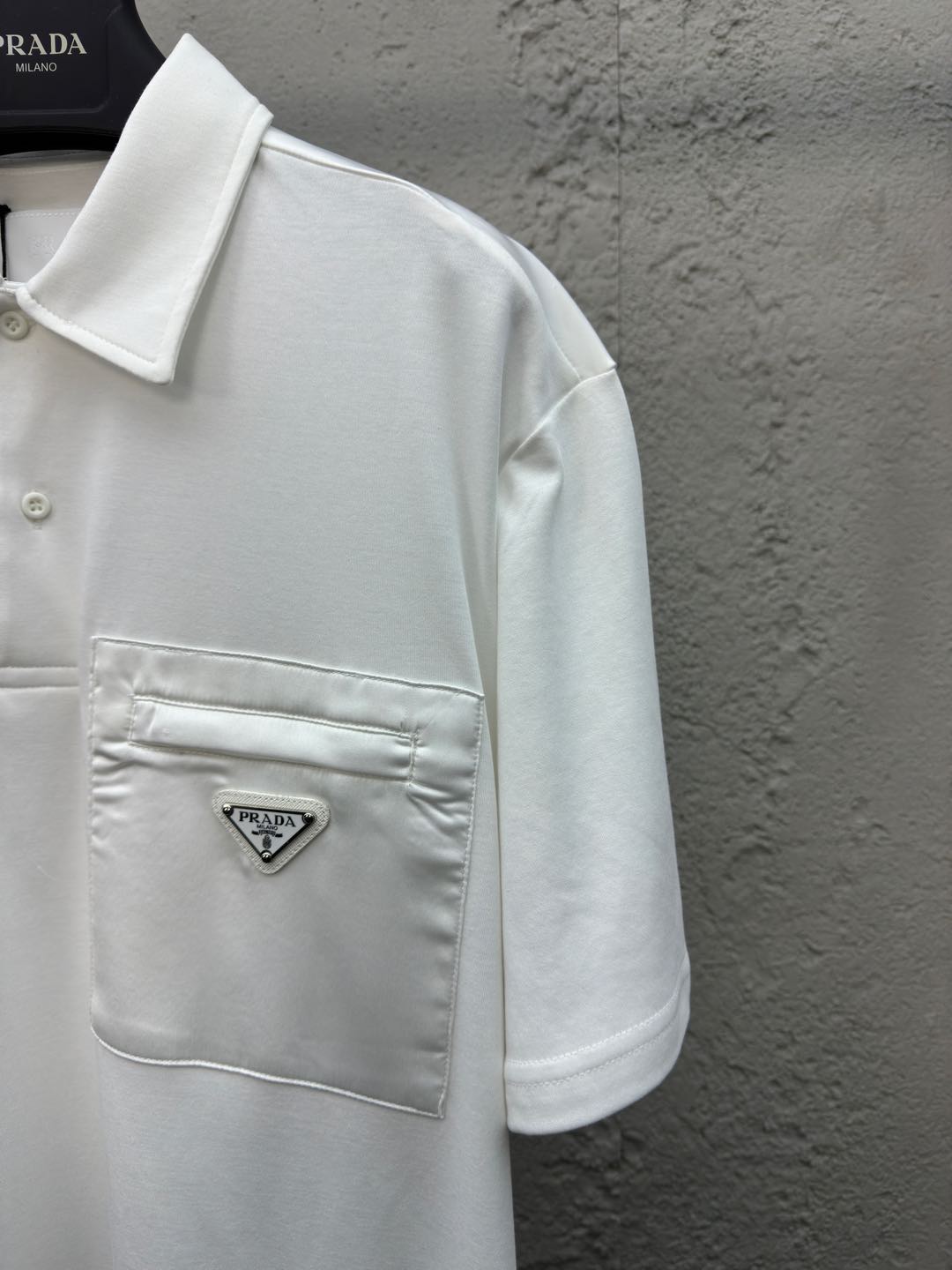 Polo à poche zippée
