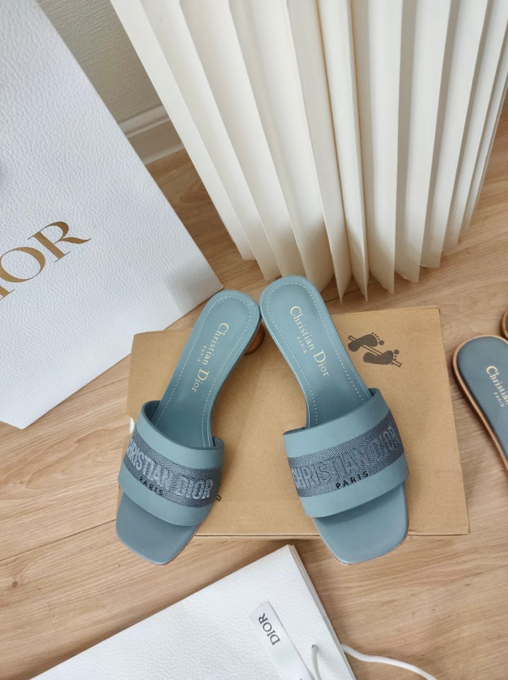 🔅2024 Frühjahr und Sommer neue Damenschuhe CD-Buchstaben-Stickerei-Logo 