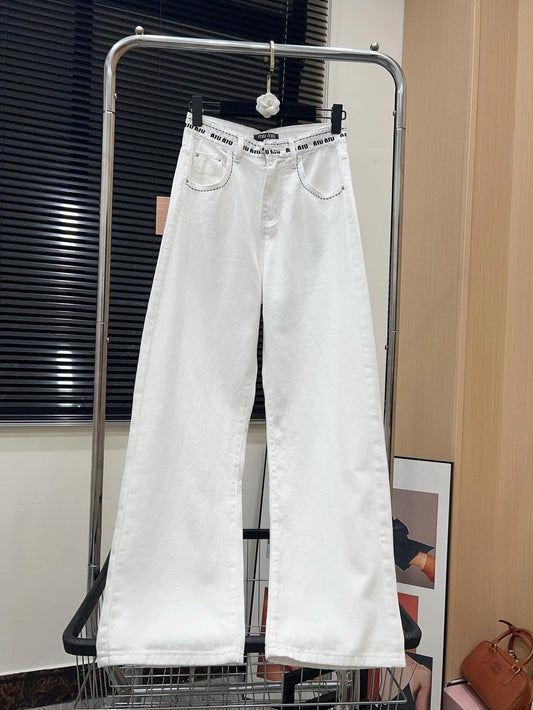 Jean blanc avec logo à la taille