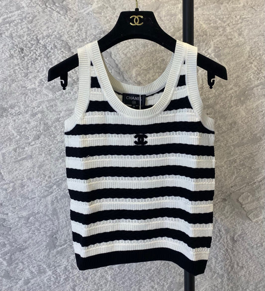 Gilet simple à la mode pour l'été