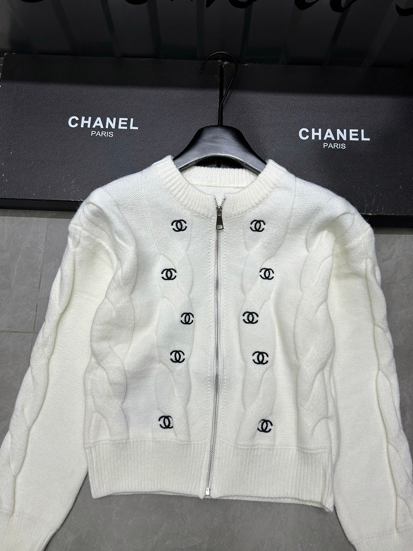 Strickjacke mit Reißverschluss