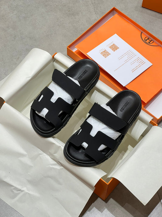Die äußerst beliebten Schuhe des zweiten Onkels des Paares