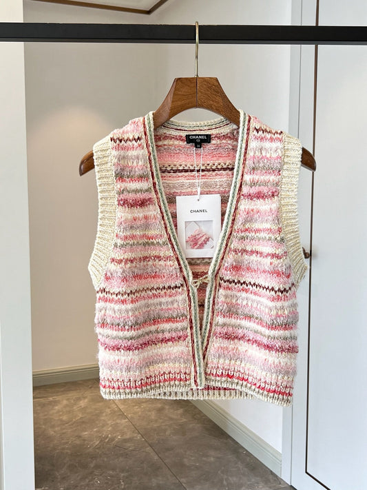Gilet en tricot à rayures de couleur unie