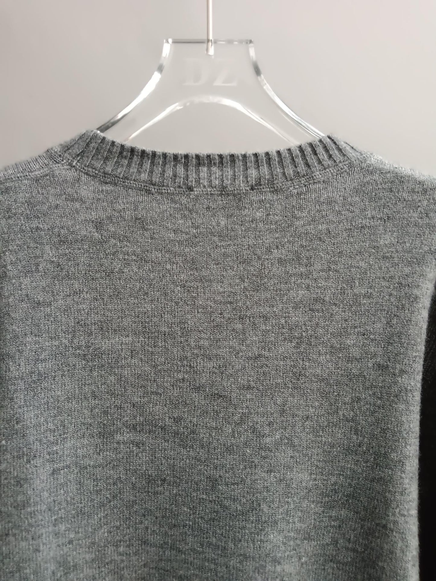 Pull ras du cou à col en V