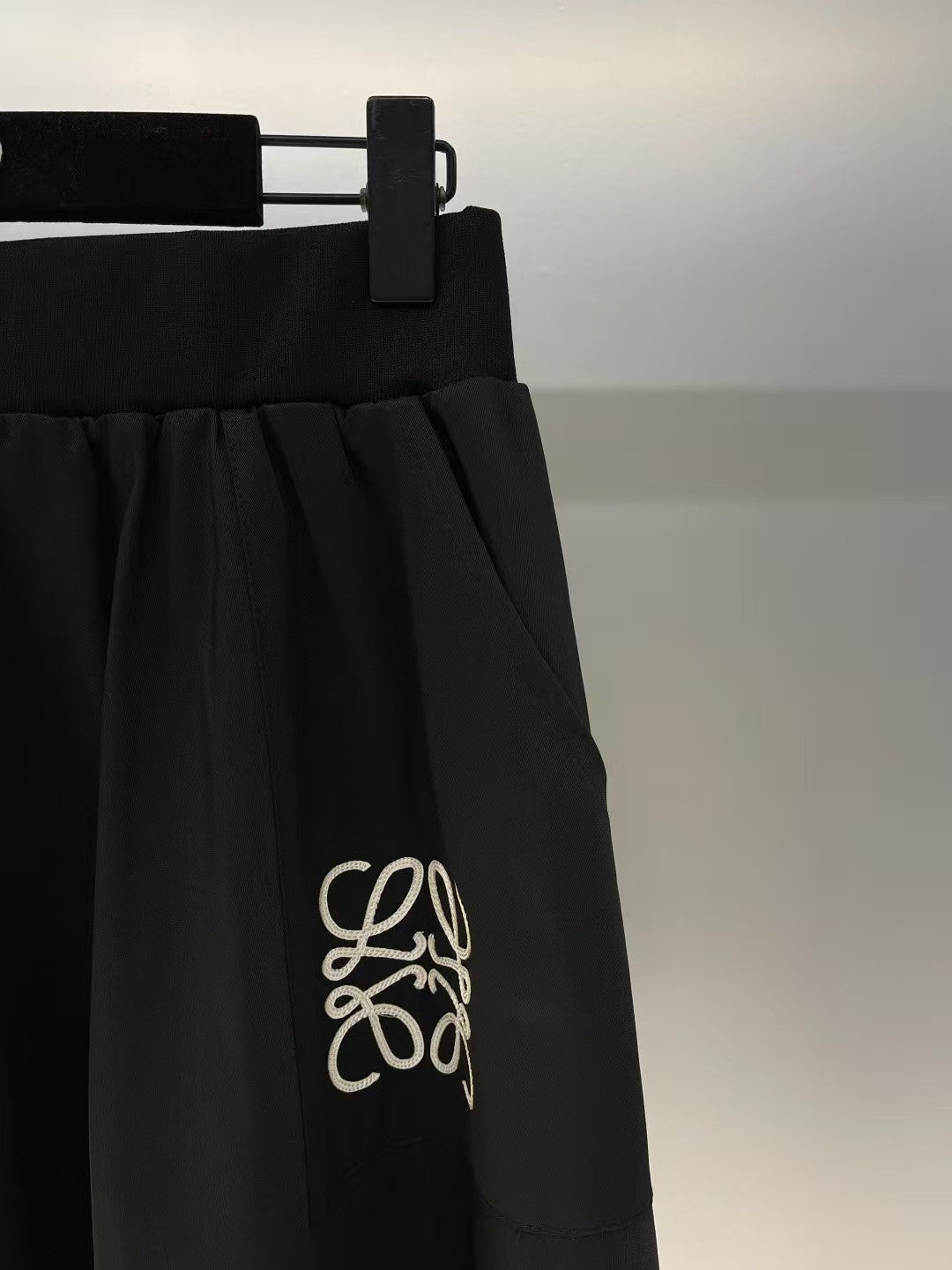 Jupe nouveau style 25ss avec ceinture en fil et logo brodé