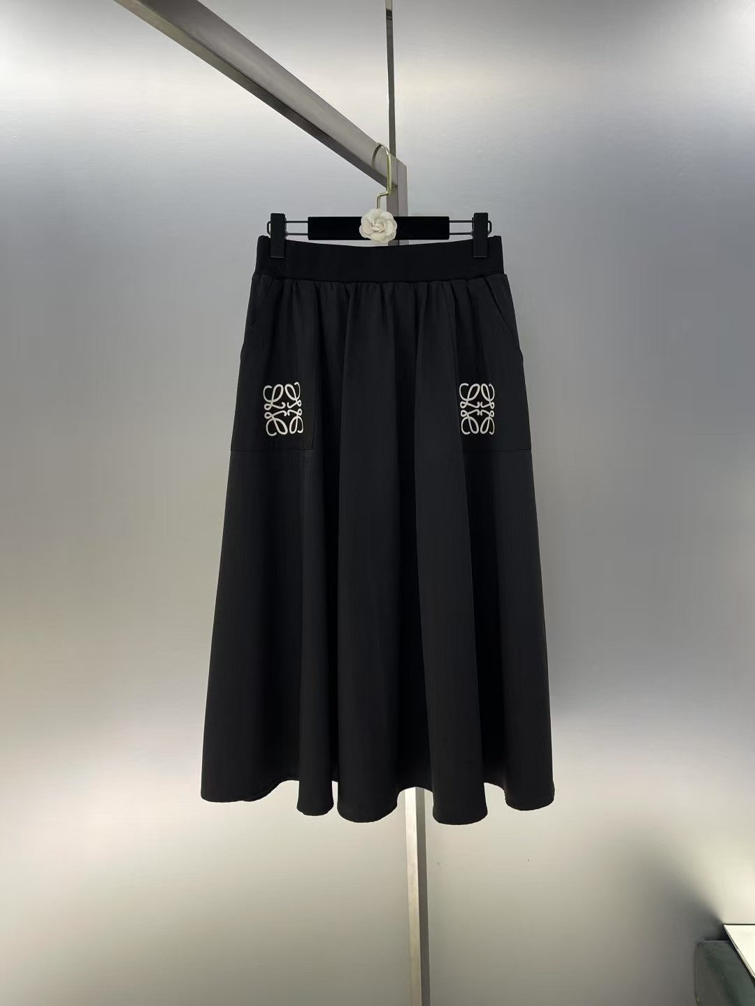 Jupe nouveau style 25ss avec ceinture en fil et logo brodé