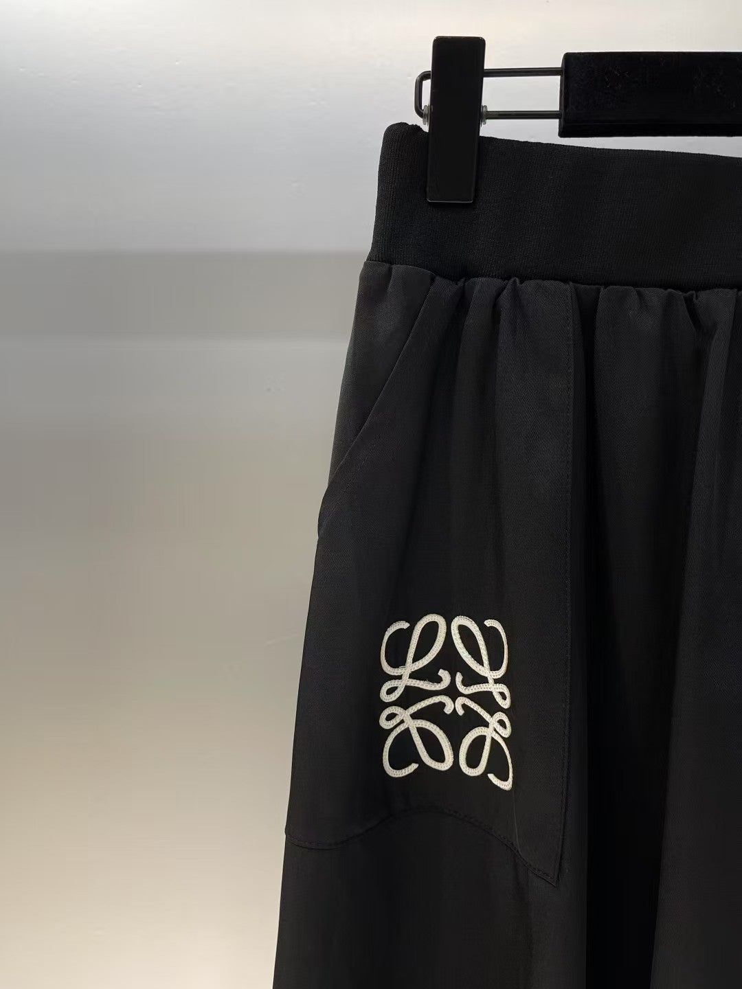 Jupe nouveau style 25ss avec ceinture en fil et logo brodé