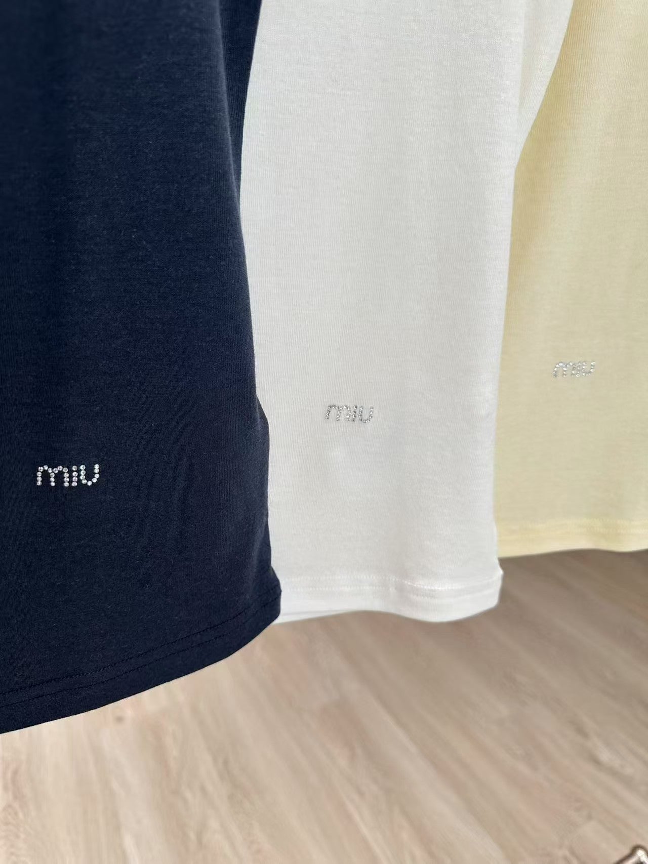 25 Neuankömmlinge mit kurzen Ärmeln