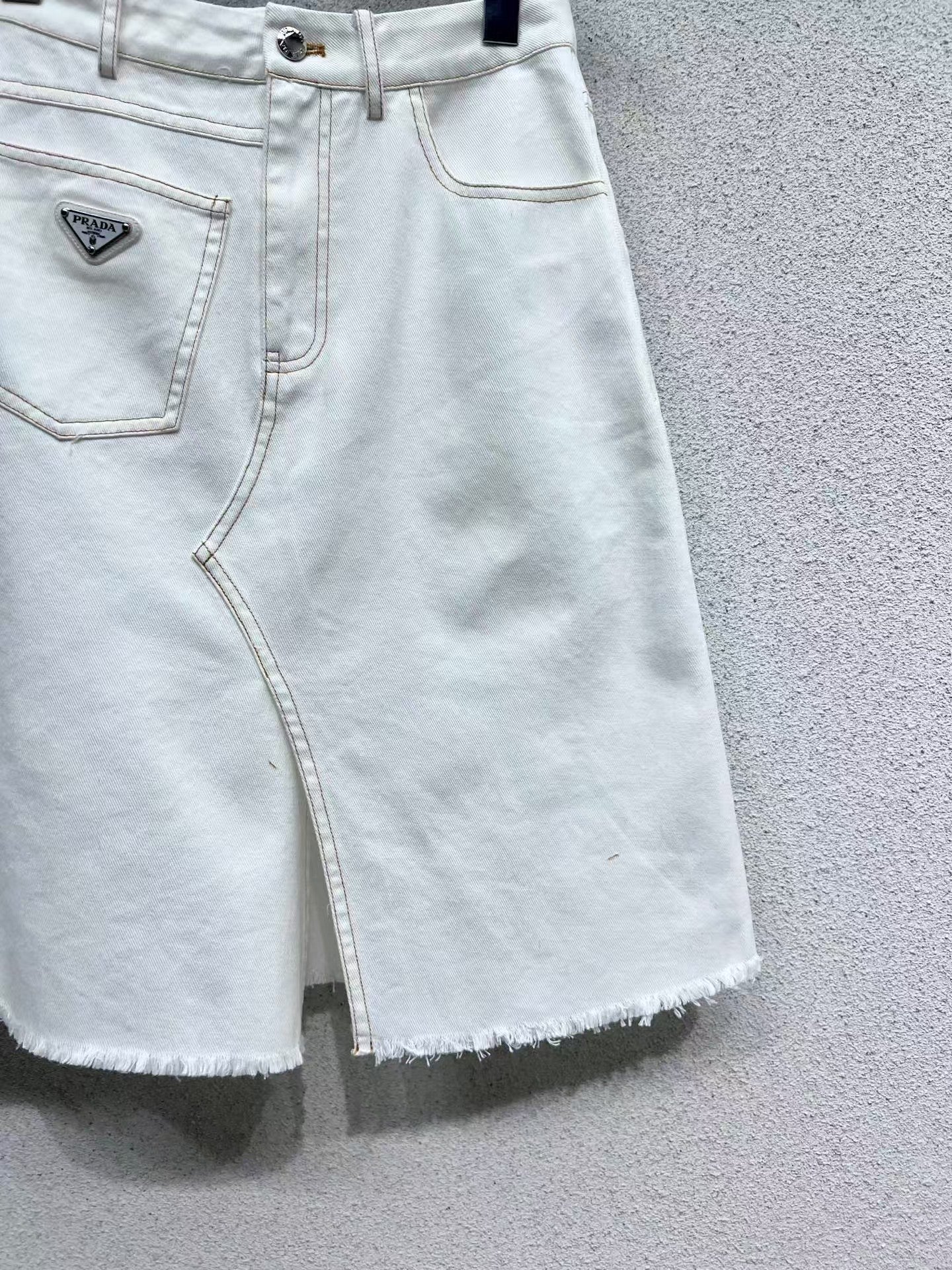 25SS Jeansrock mit Schlitz