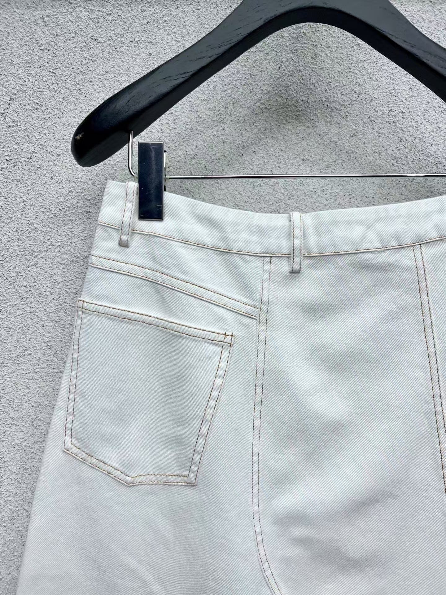 25SS Jeansrock mit Schlitz