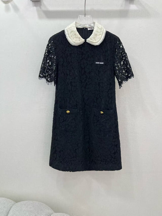 25 Wasserlösliches Blumenspitzenkleid im Frühling