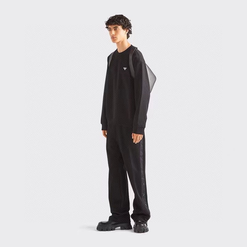 Sweatshirt mit Rundhalsausschnitt und seitlichen Einsätzen mit Dreieckslogo