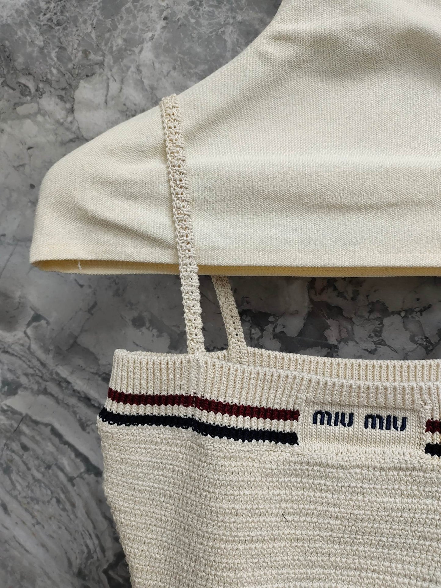 Ensemble caraco et mini-jupe en tricot sport-chic 