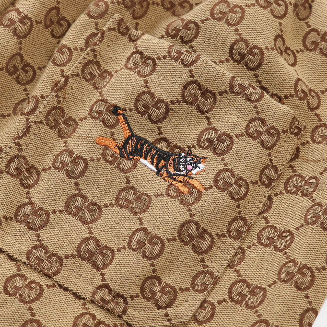 Freizeithose mit Tiger-Stickerei auf Leinwand
