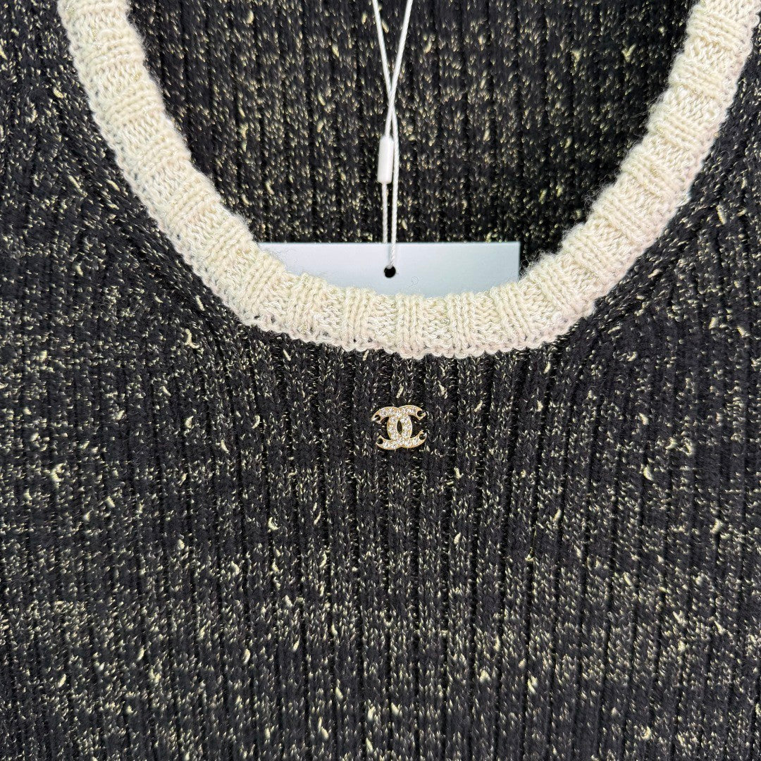 Débardeur en tricot tweed noir et blanc à motifs métallisés 