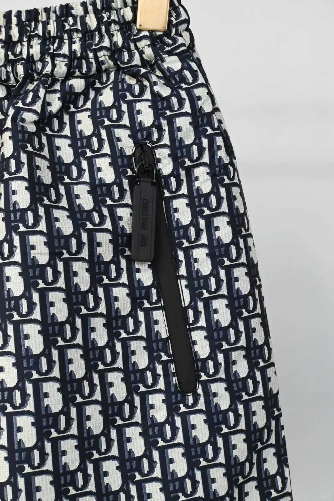 Shorts aus technischem Taft
