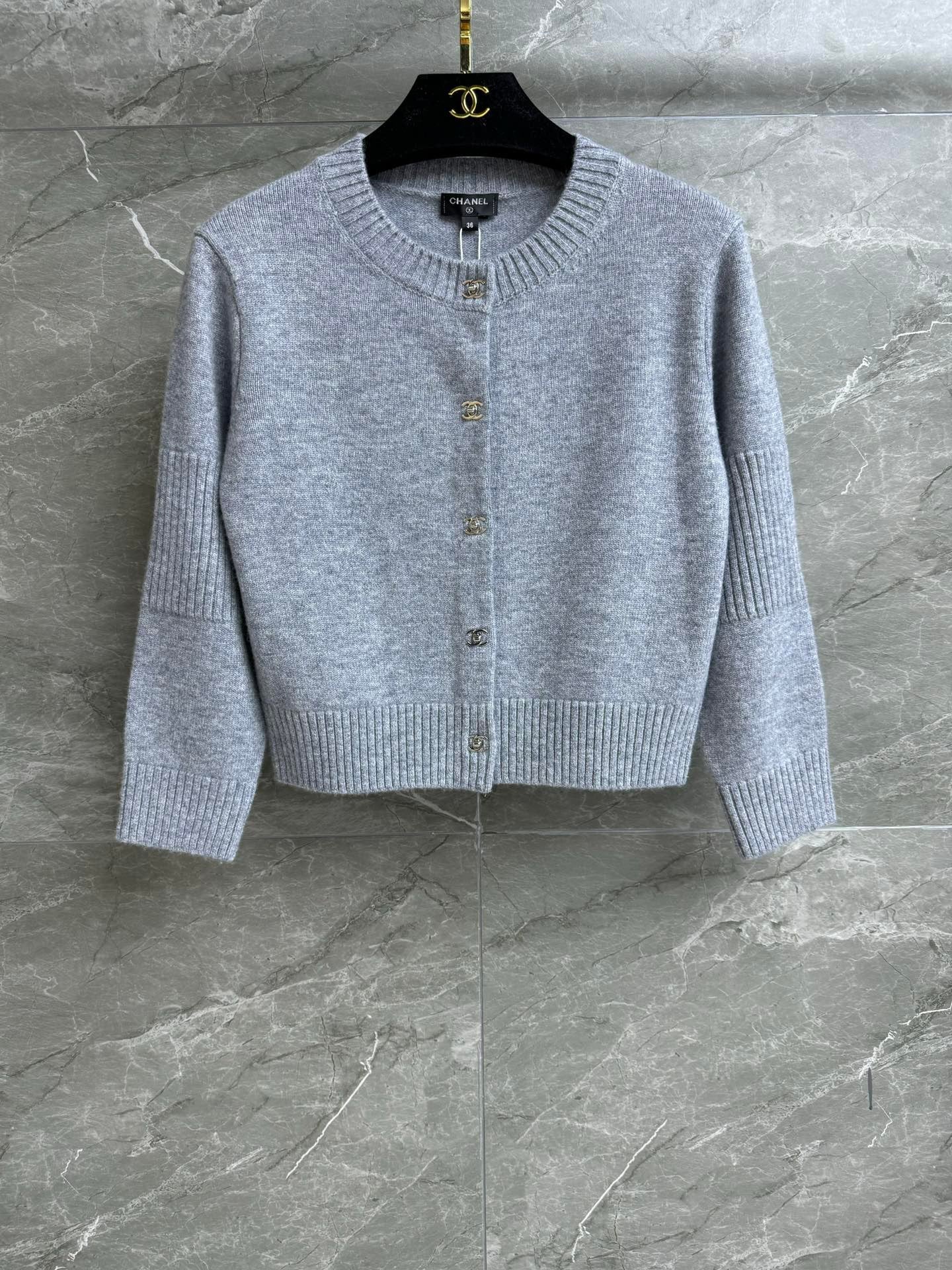 Cardigan en cachemire à boutons style sac à dos