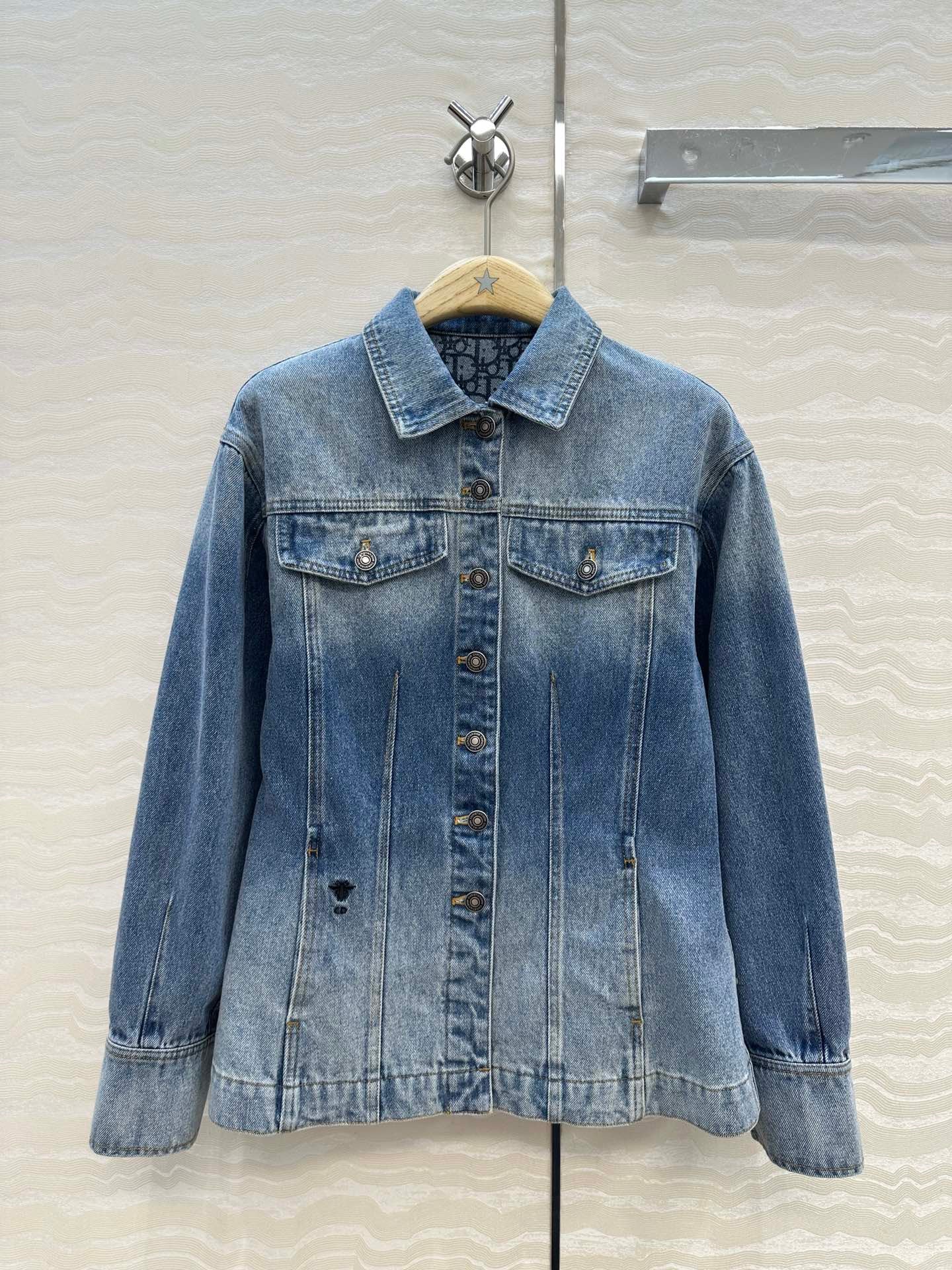 Veste zippée à manches longues et à capuche imprimée