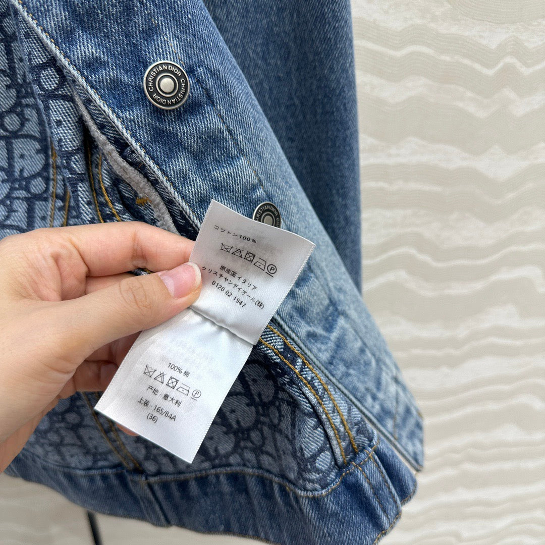 Veste zippée à manches longues et à capuche imprimée