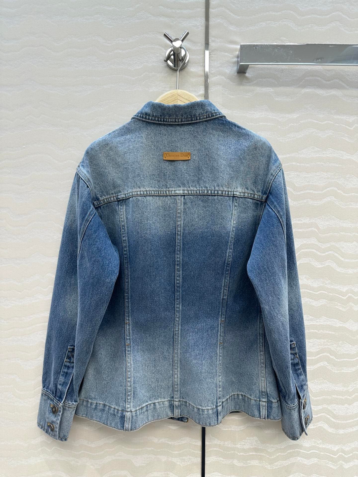 Veste zippée à manches longues et à capuche imprimée
