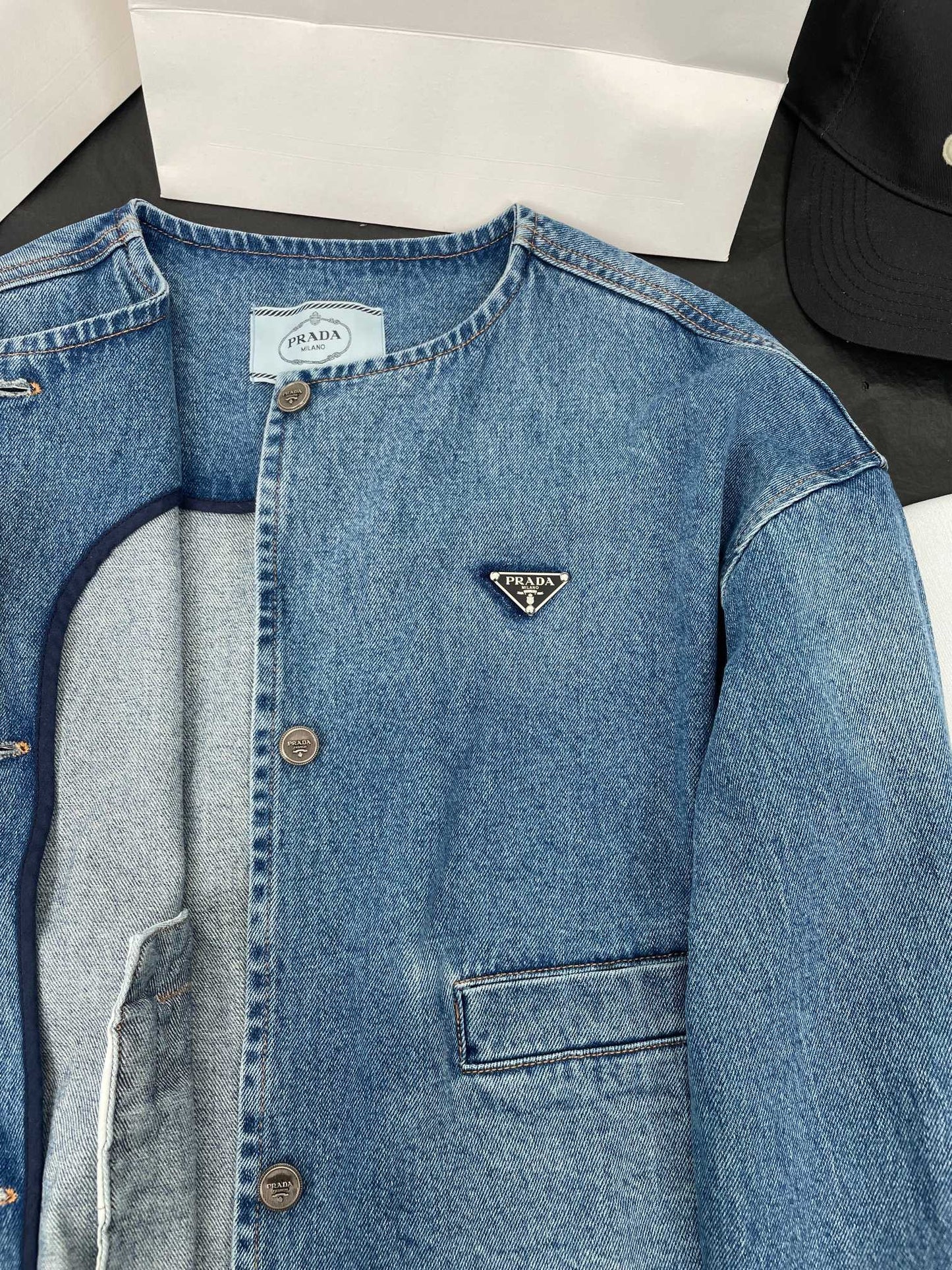 Veste zippée à manches longues et à capuche imprimée
