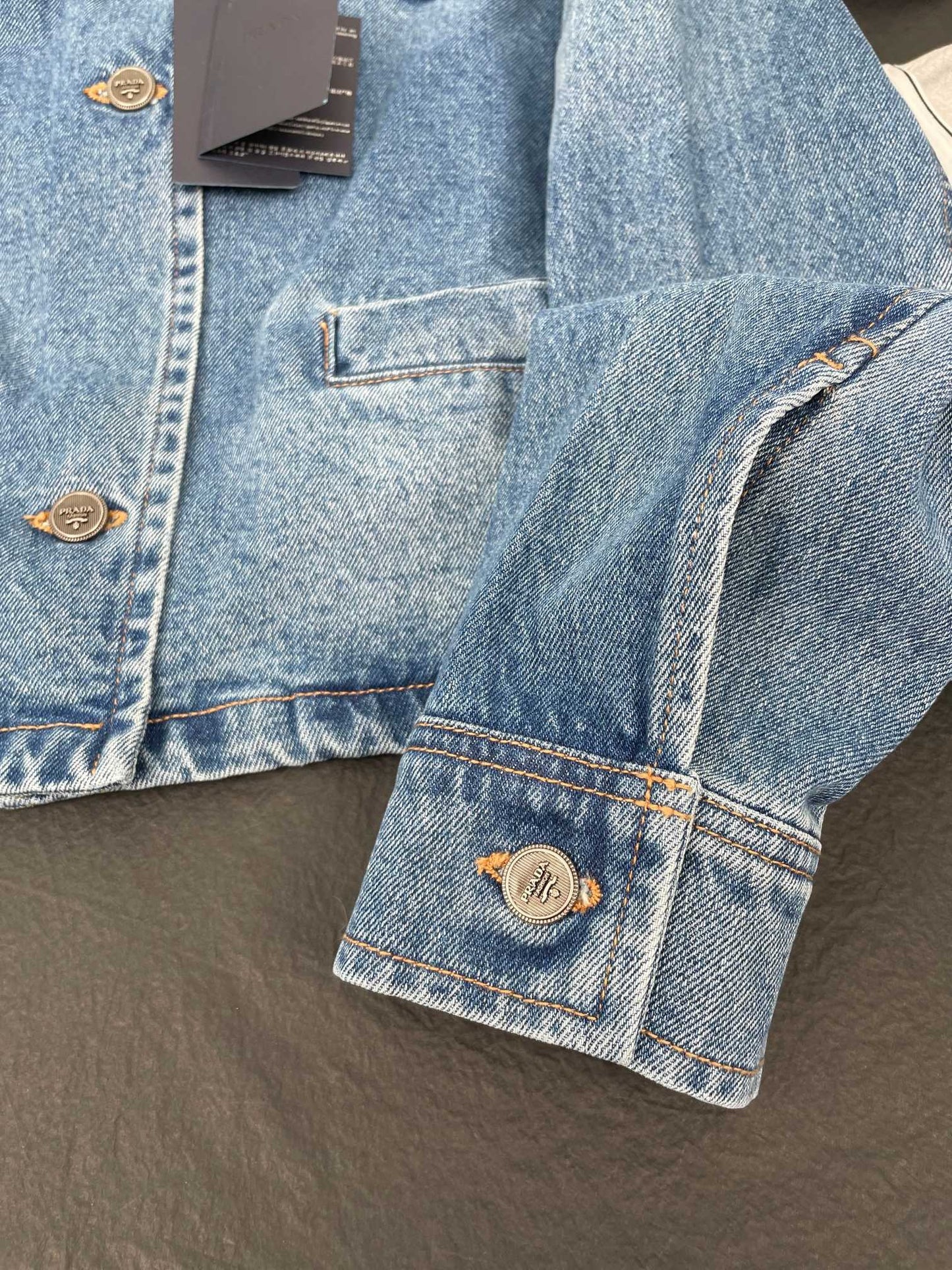 Veste zippée à manches longues et à capuche imprimée