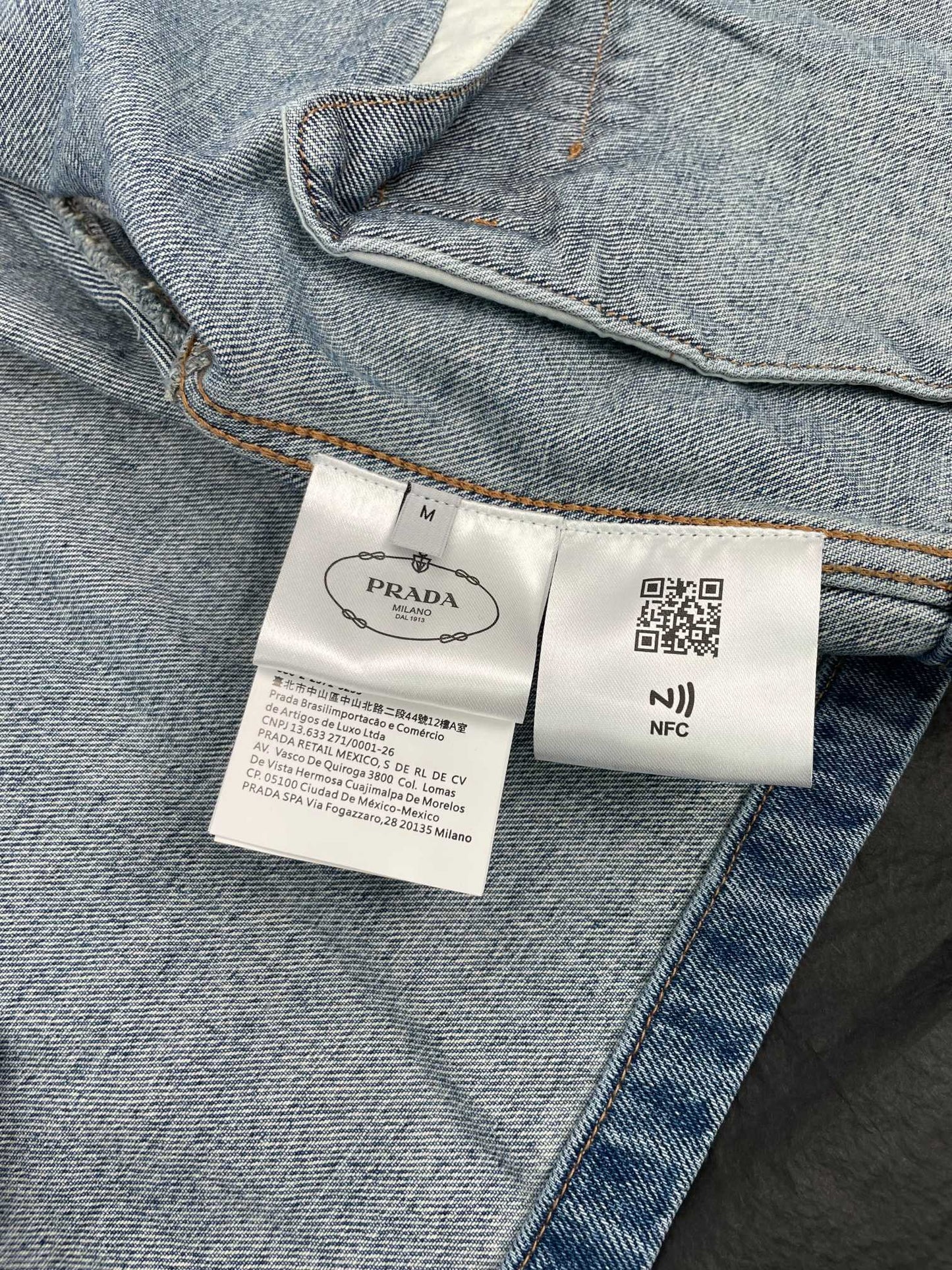Veste zippée à manches longues et à capuche imprimée