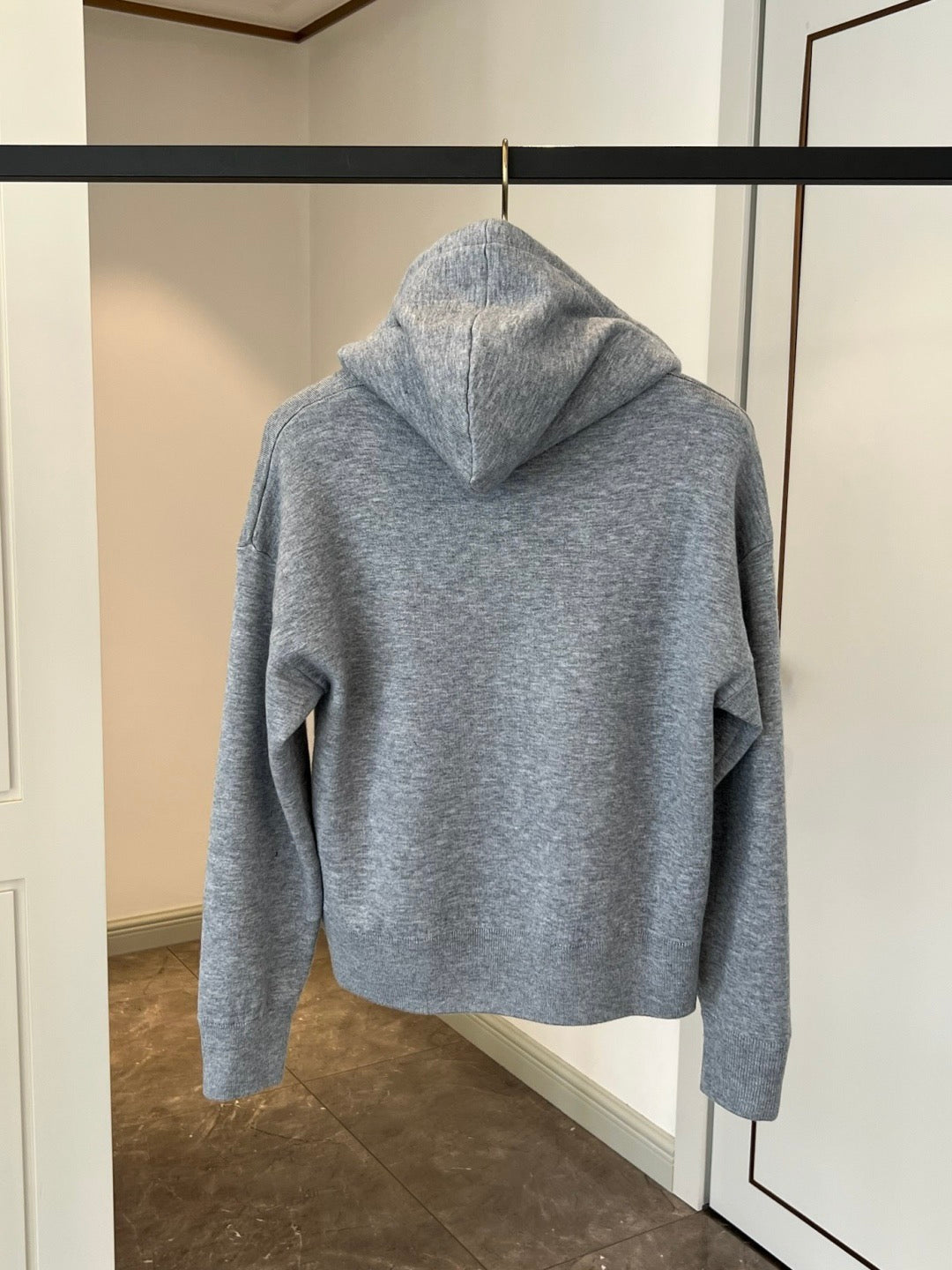Cardigan tricoté à double lettre