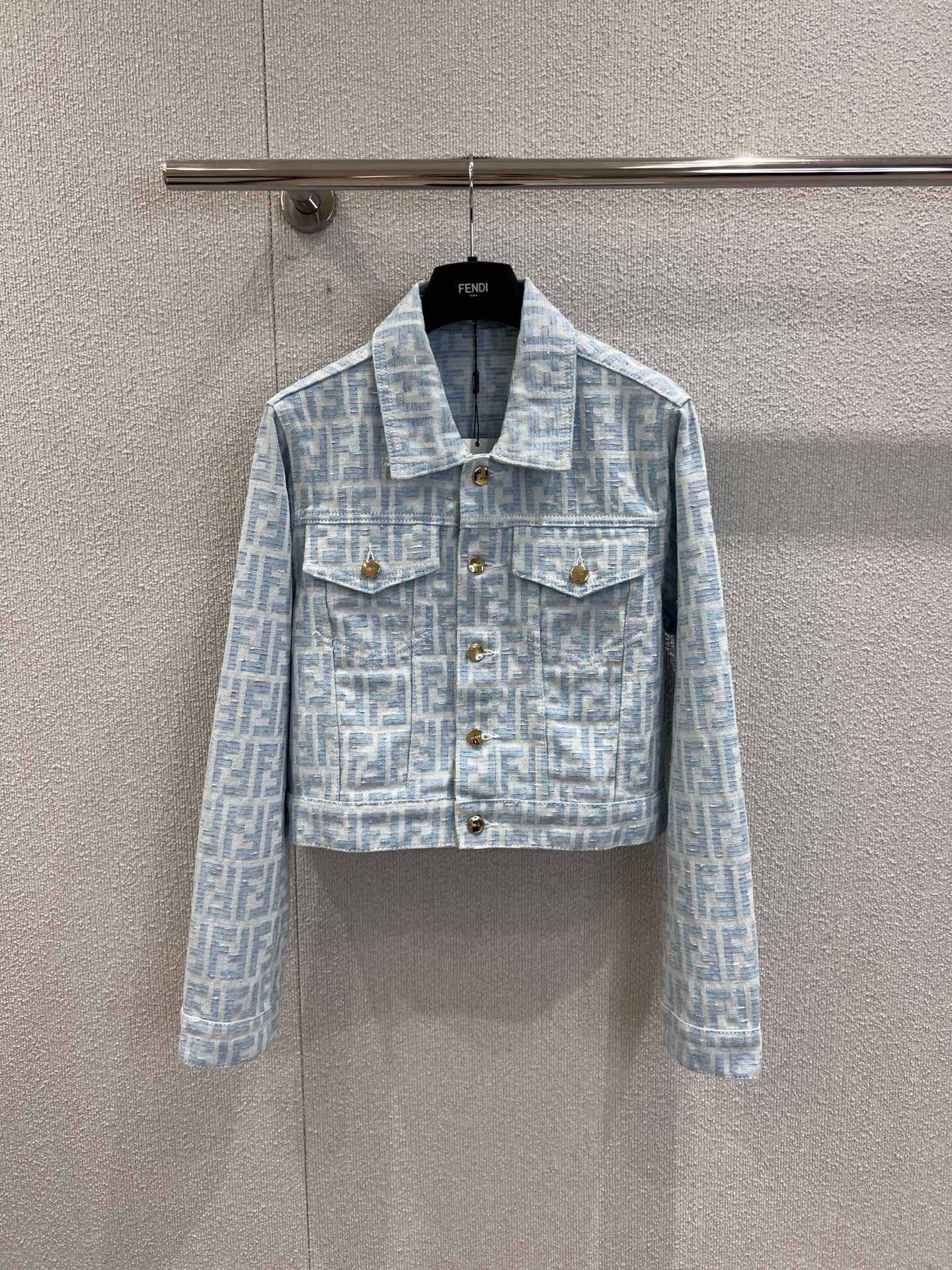 Cardigan tricoté à double lettre
